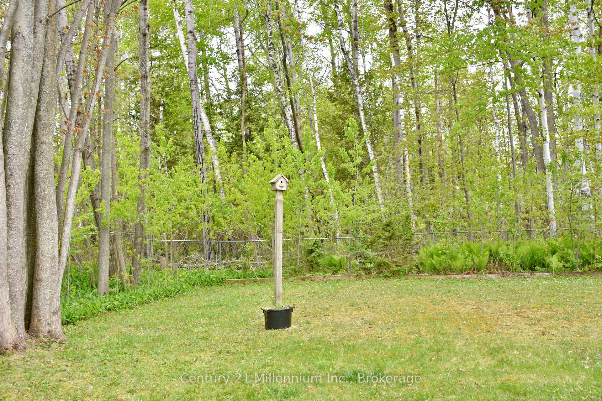 Photo 9 of 48 Indianola Crescent, Wasaga Beach — HOMEH