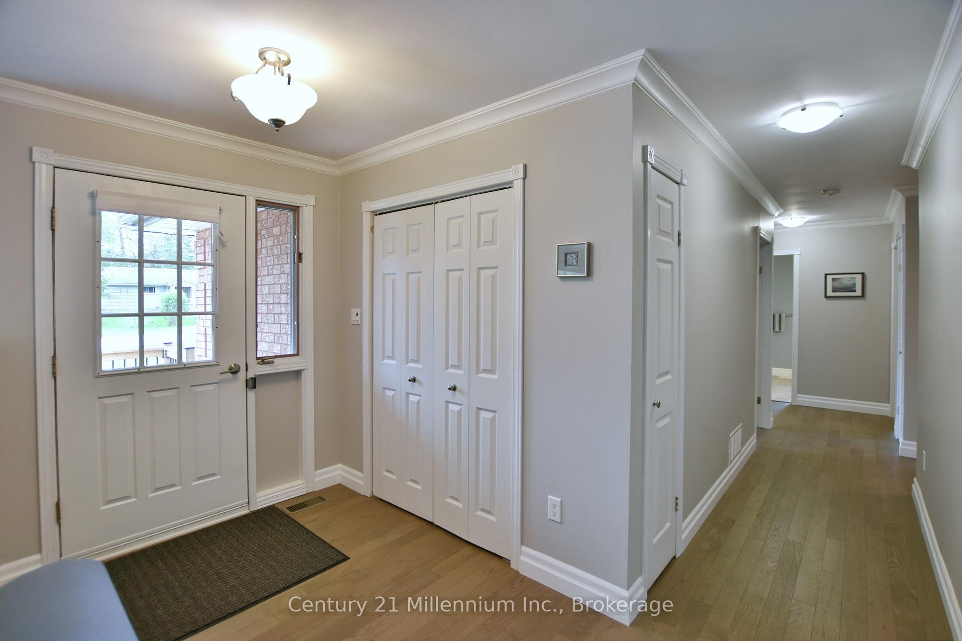 Photo 11 of 48 Indianola Crescent, Wasaga Beach — HOMEH
