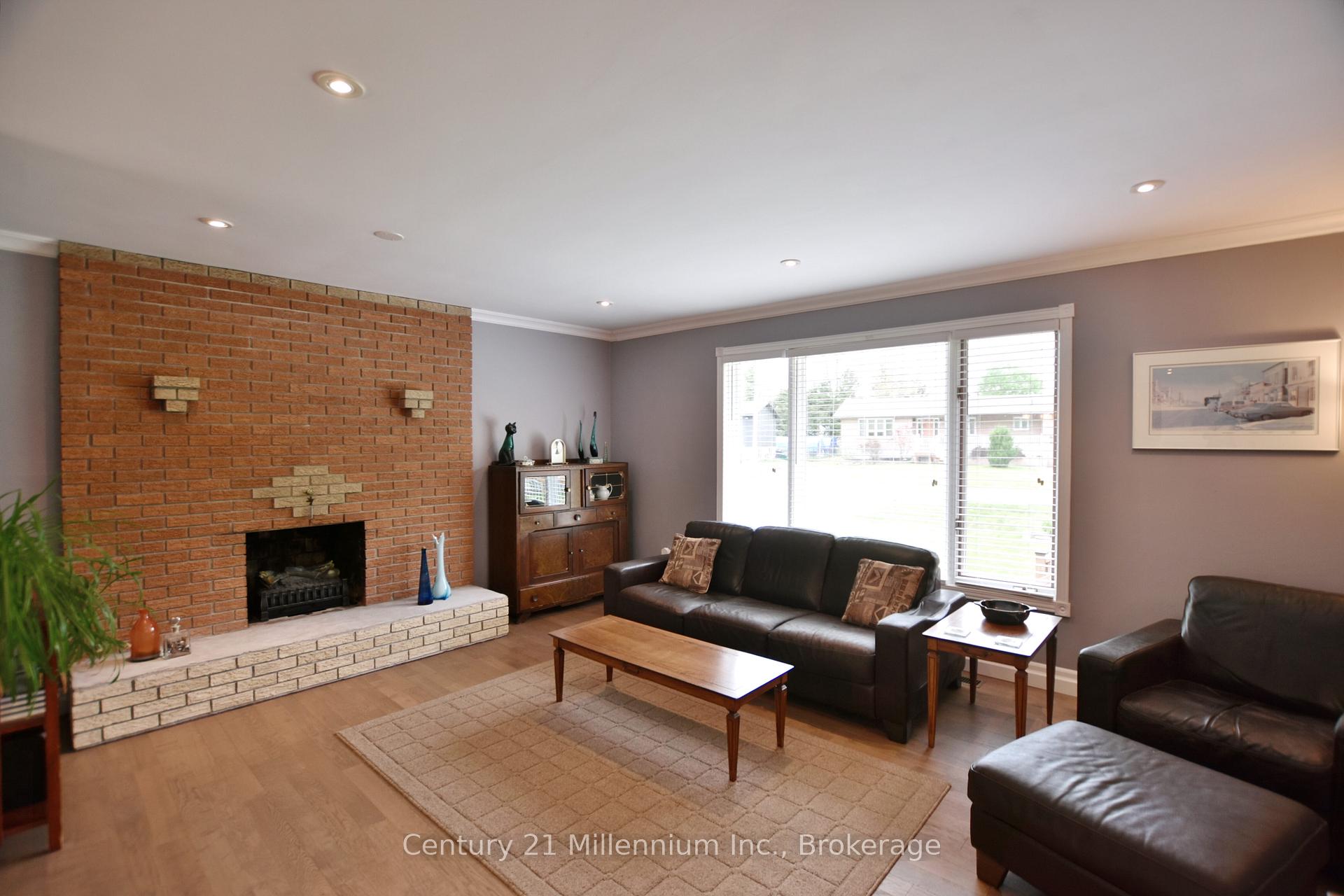 Photo 12 of 48 Indianola Crescent, Wasaga Beach — HOMEH