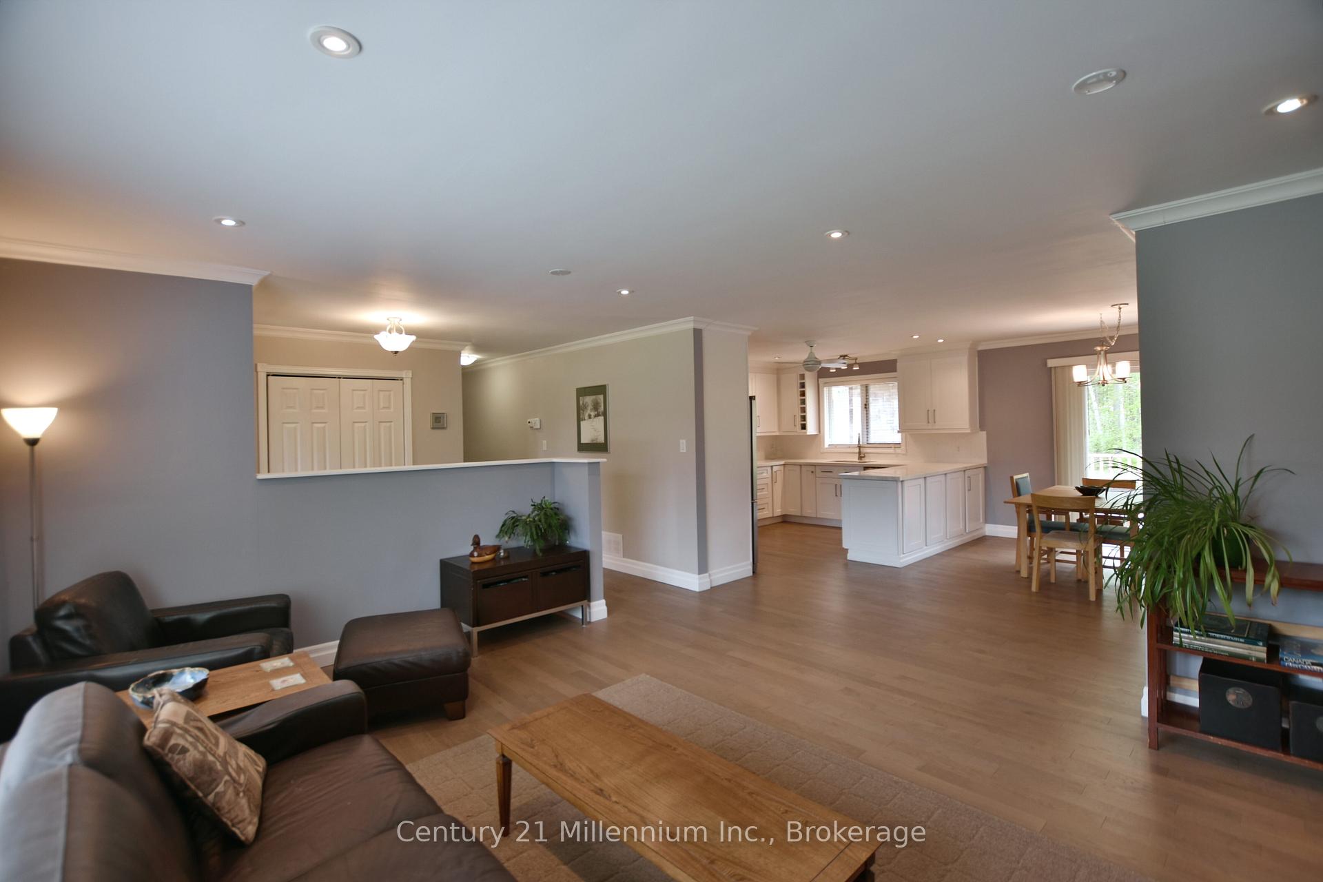 Photo 13 of 48 Indianola Crescent, Wasaga Beach — HOMEH
