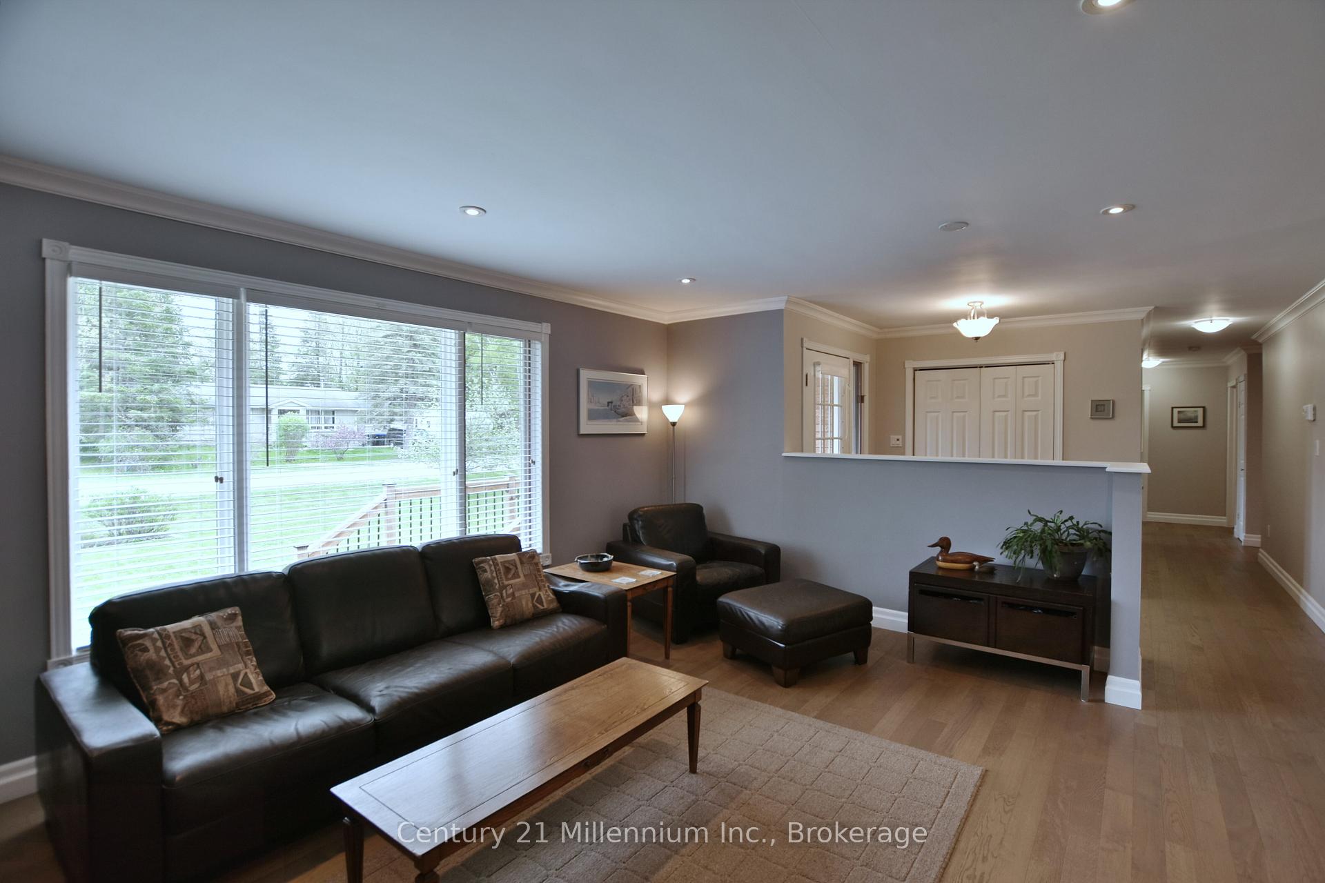 Photo 14 of 48 Indianola Crescent, Wasaga Beach — HOMEH