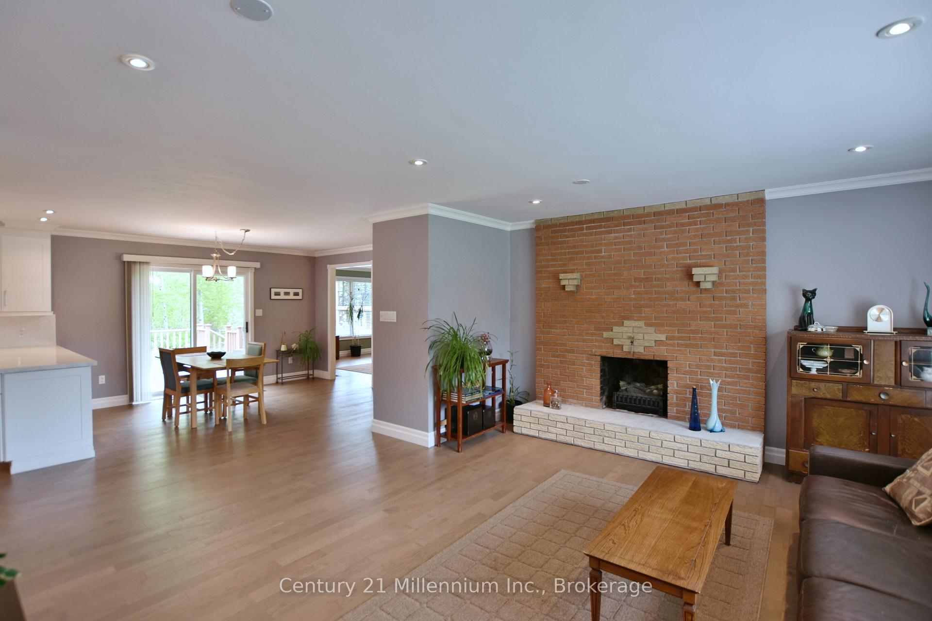 Photo 15 of 48 Indianola Crescent, Wasaga Beach — HOMEH