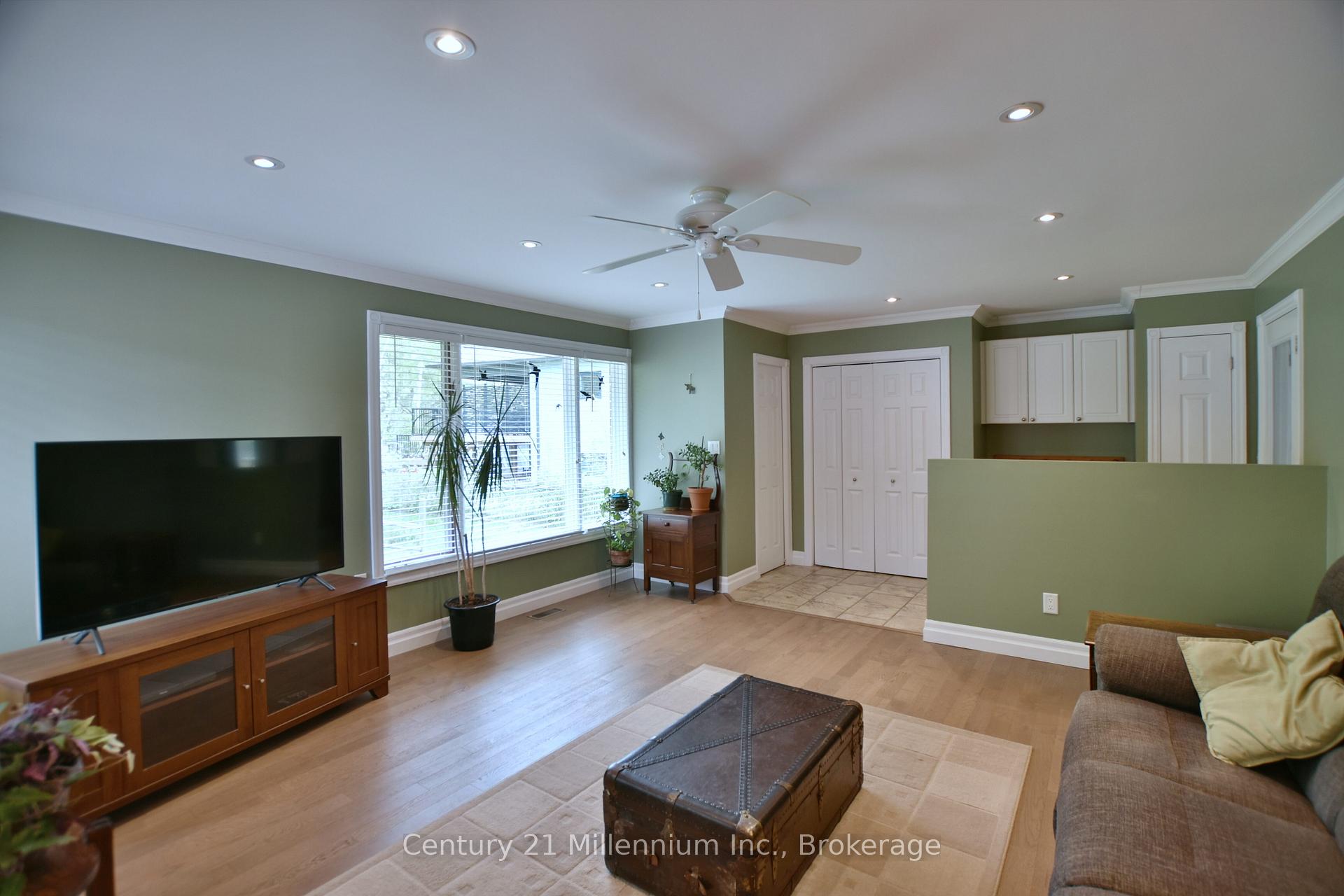 Photo 23 of 48 Indianola Crescent, Wasaga Beach — HOMEH