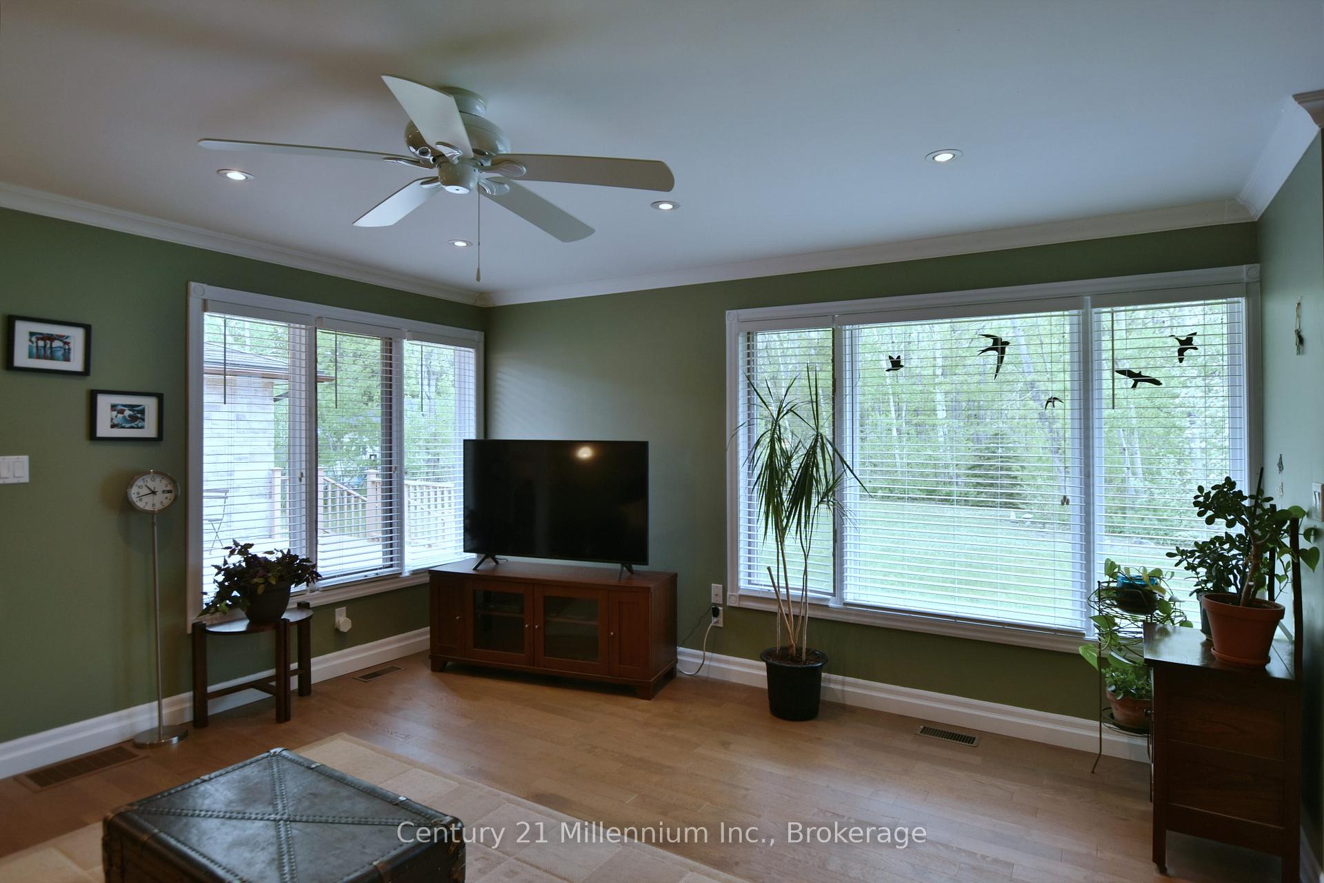 Photo 24 of 48 Indianola Crescent, Wasaga Beach — HOMEH