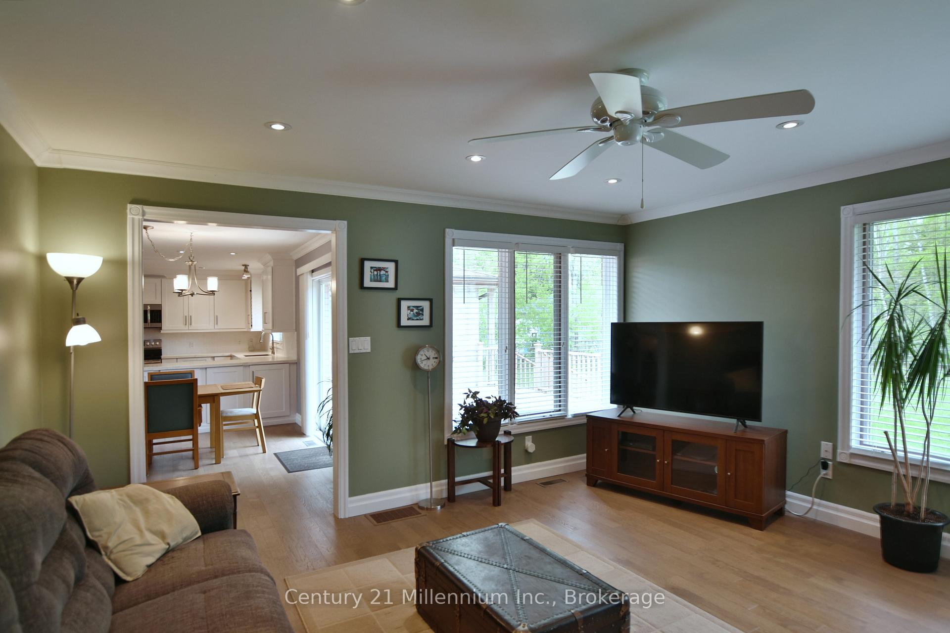 Photo 25 of 48 Indianola Crescent, Wasaga Beach — HOMEH