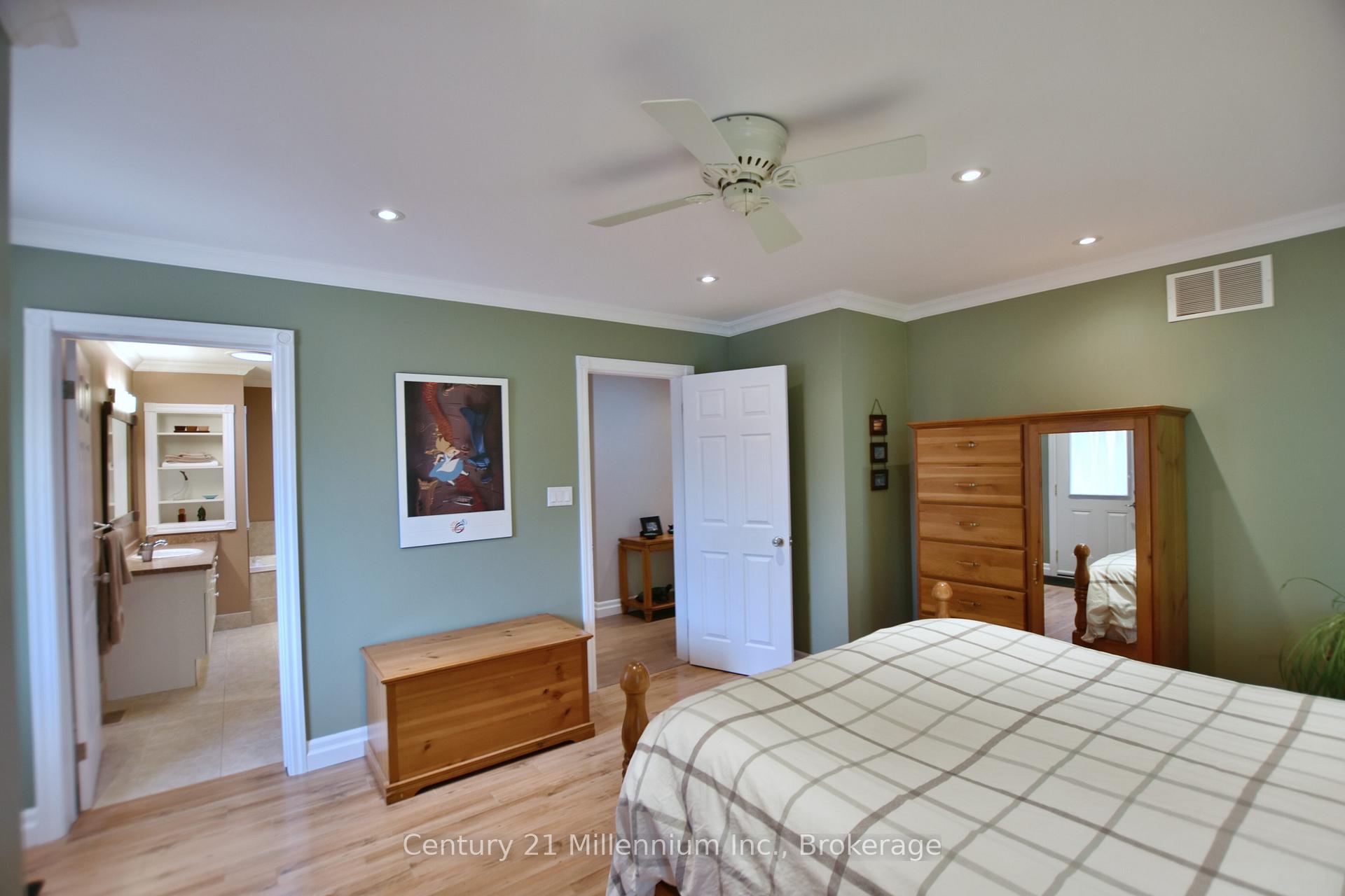 Photo 30 of 48 Indianola Crescent, Wasaga Beach — HOMEH