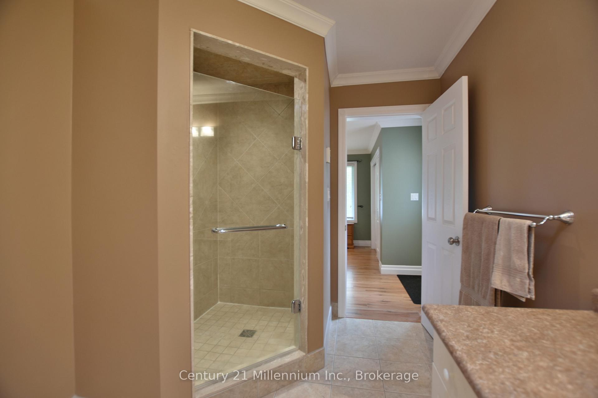Photo 32 of 48 Indianola Crescent, Wasaga Beach — HOMEH
