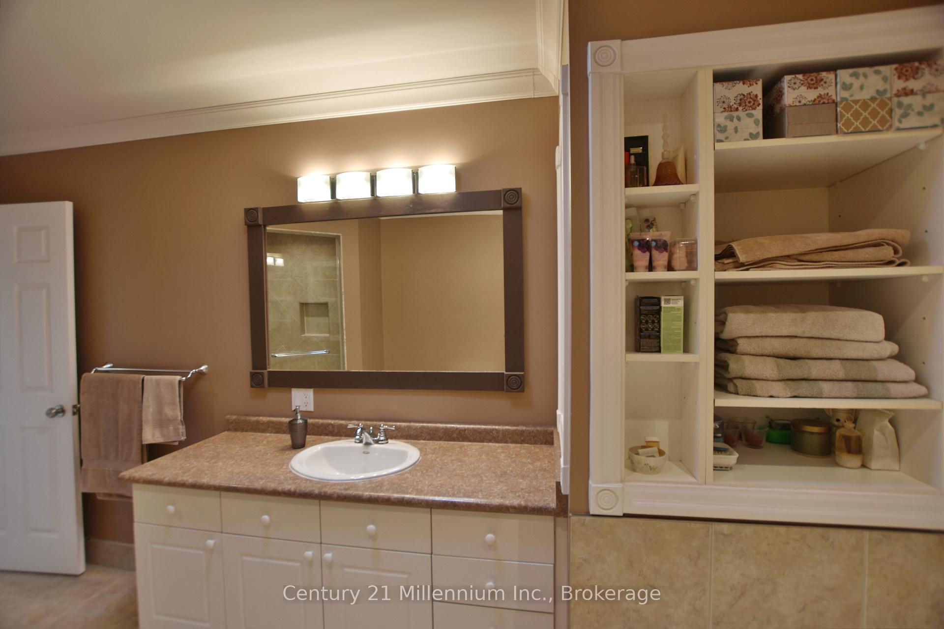 Photo 33 of 48 Indianola Crescent, Wasaga Beach — HOMEH