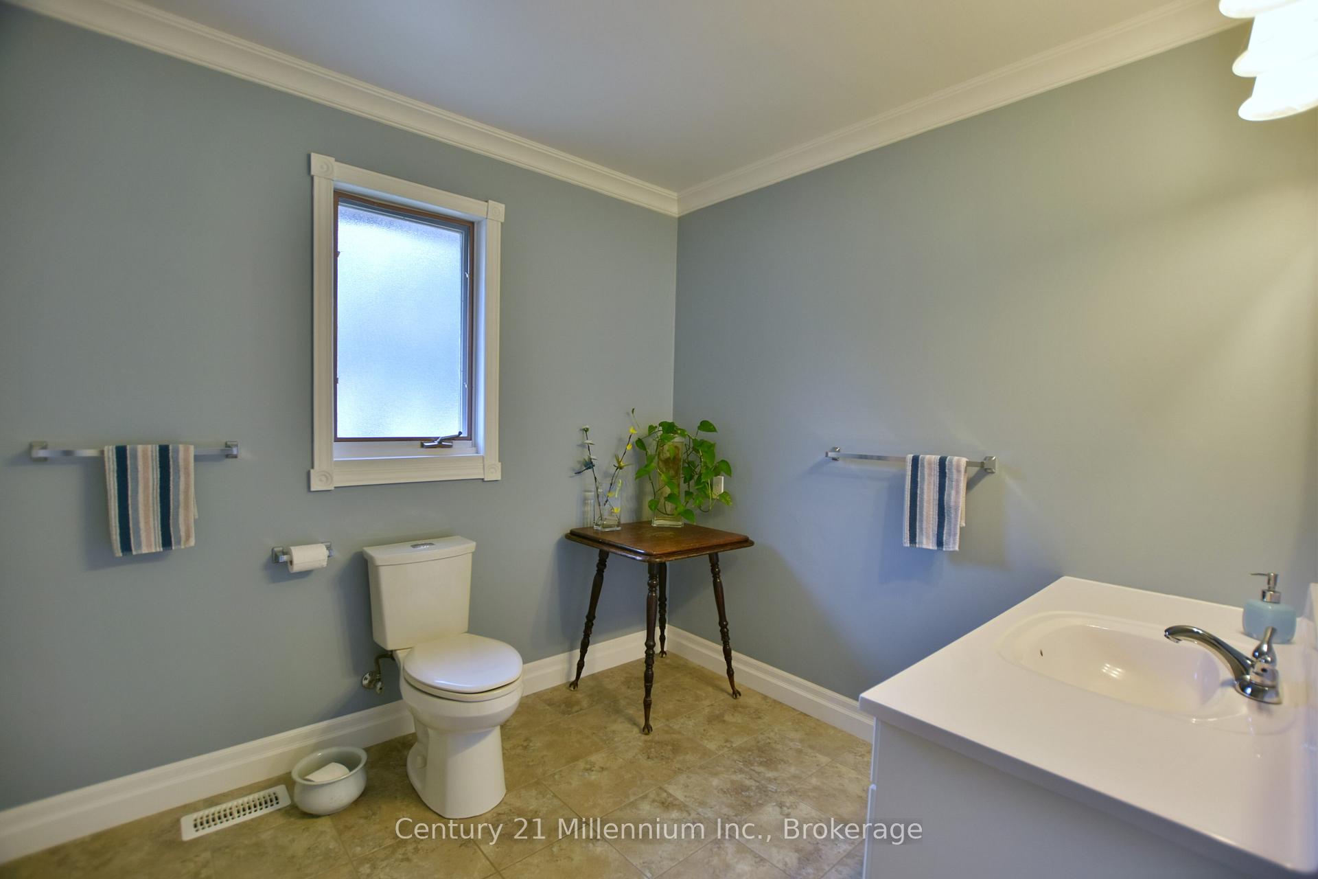 Photo 37 of 48 Indianola Crescent, Wasaga Beach — HOMEH