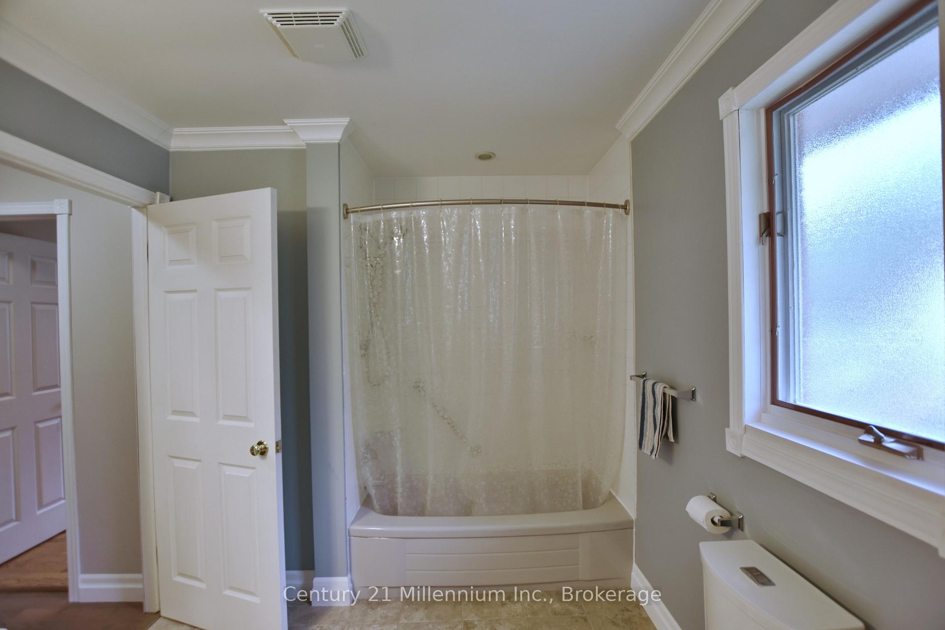 Photo 38 of 48 Indianola Crescent, Wasaga Beach — HOMEH