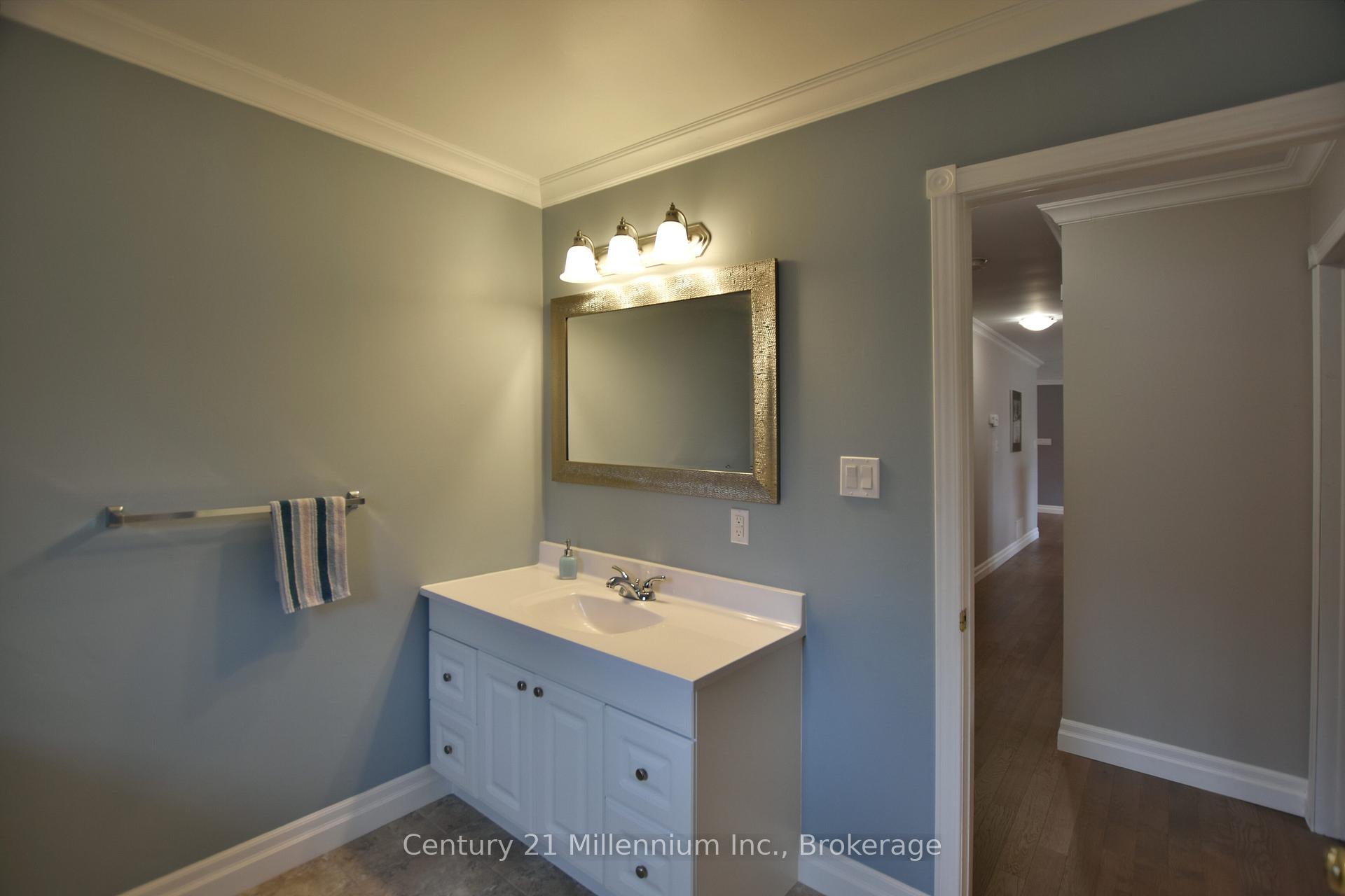Photo 42 of 48 Indianola Crescent, Wasaga Beach — HOMEH