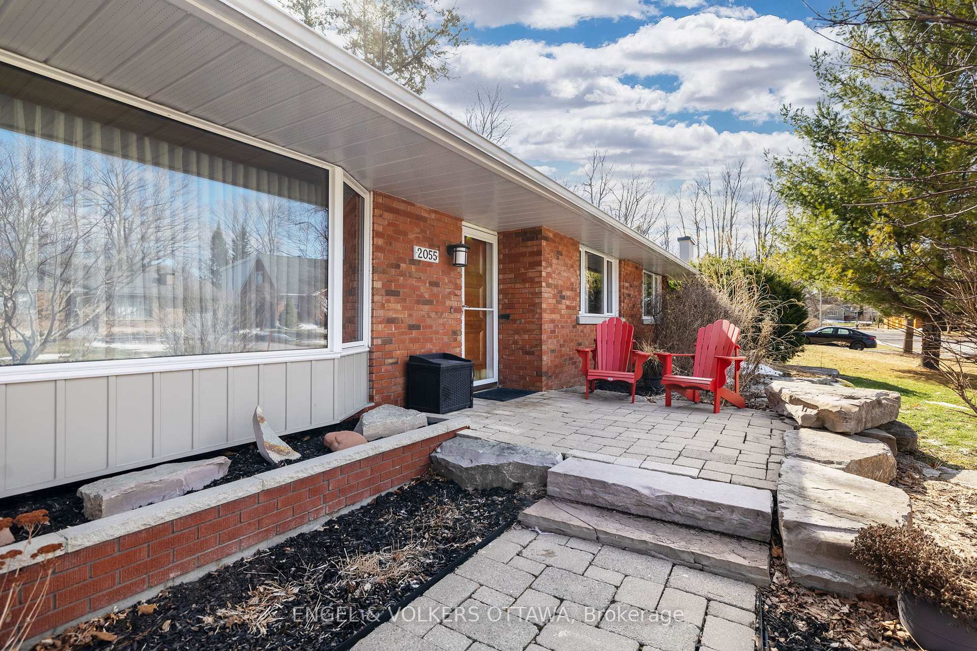 Photo 3 of 2055 Thorne Avenue, Ottawa, Alta Vista/Faircrest Heights — HOMEH