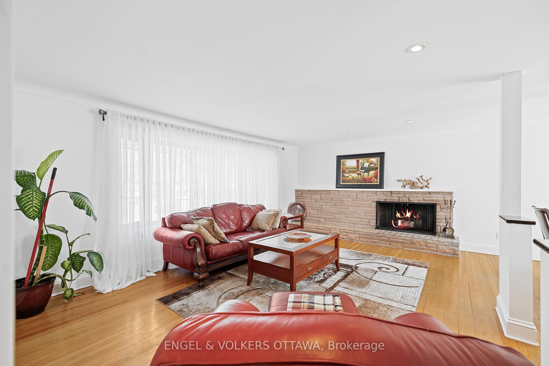 Photo 2 of 2055 Thorne Avenue, Ottawa, Alta Vista/Faircrest Heights — HOMEH