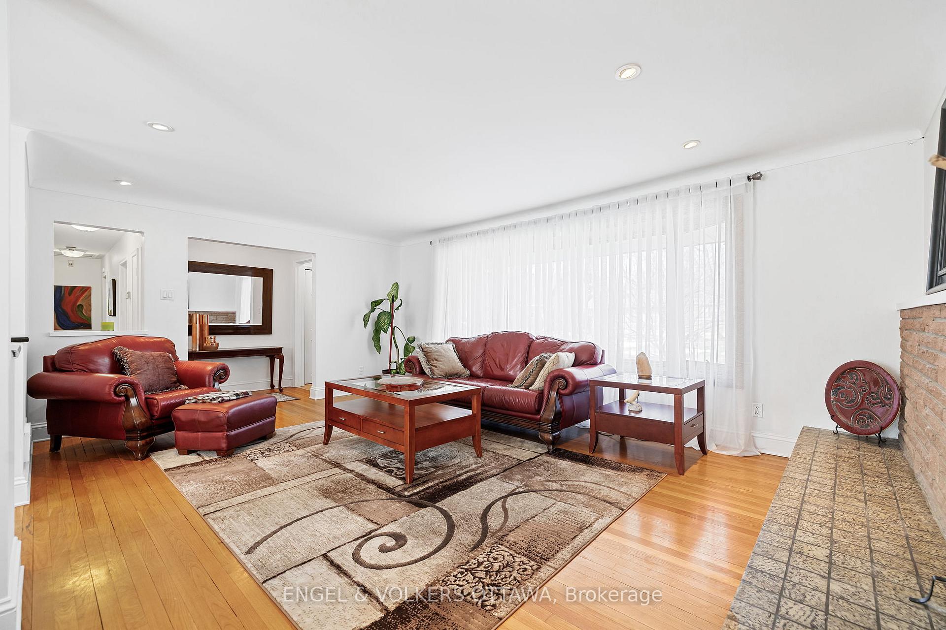 Photo 5 of 2055 Thorne Avenue, Ottawa, Alta Vista/Faircrest Heights — HOMEH