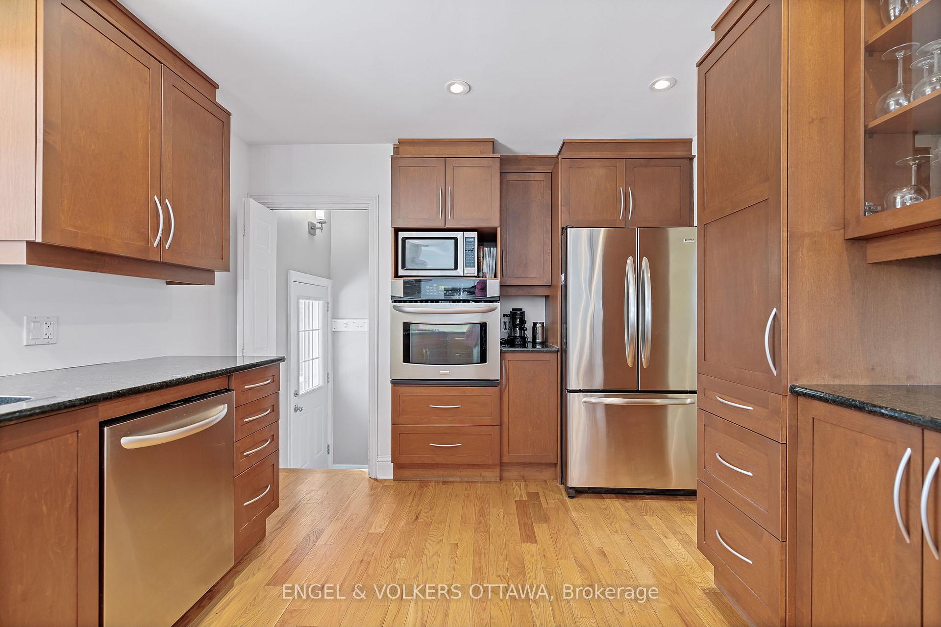 Photo 10 of 2055 Thorne Avenue, Ottawa, Alta Vista/Faircrest Heights — HOMEH