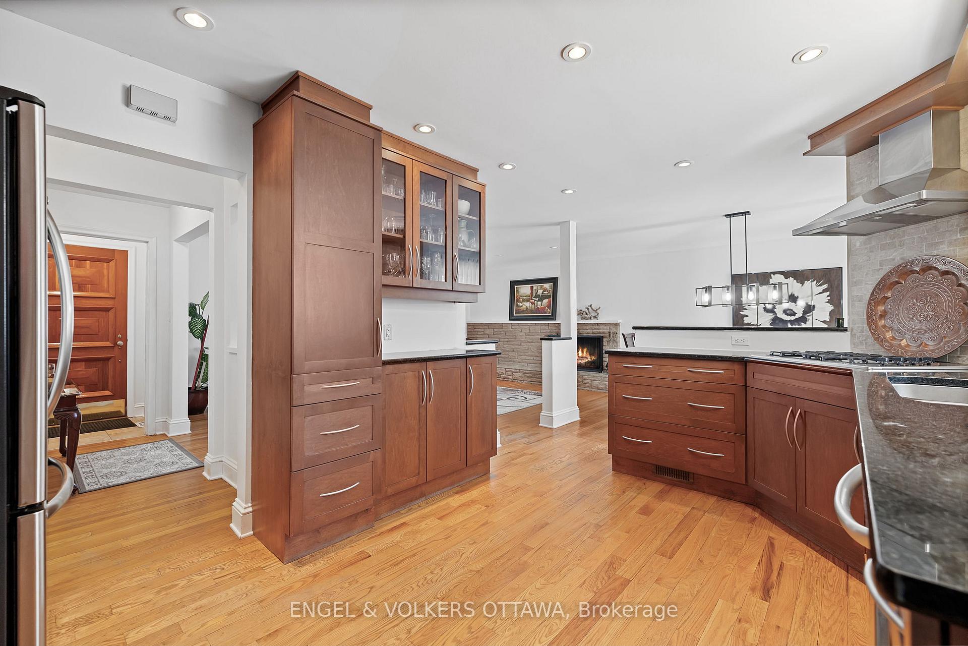 Photo 12 of 2055 Thorne Avenue, Ottawa, Alta Vista/Faircrest Heights — HOMEH