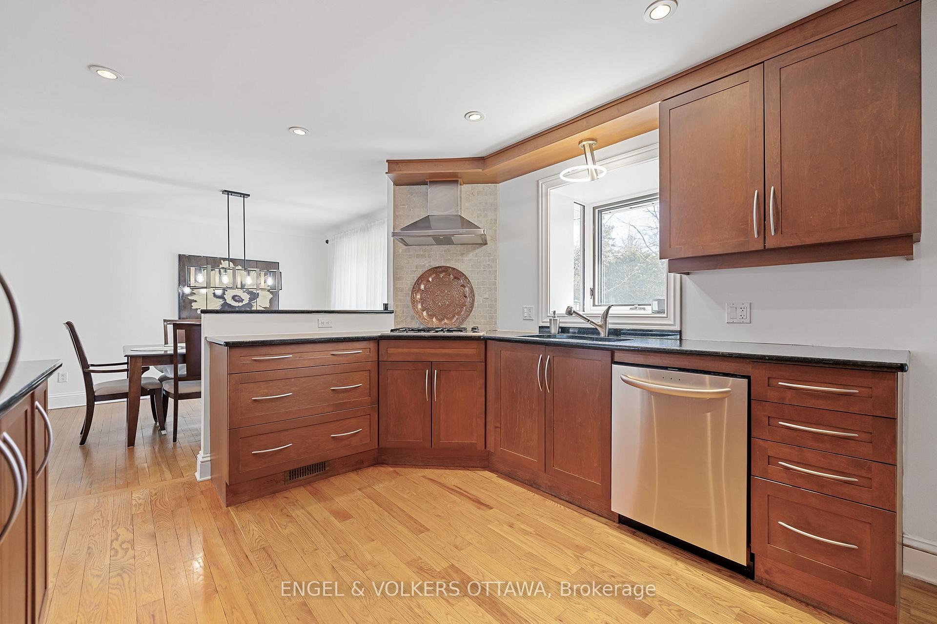 Photo 16 of 2055 Thorne Avenue, Ottawa, Alta Vista/Faircrest Heights — HOMEH
