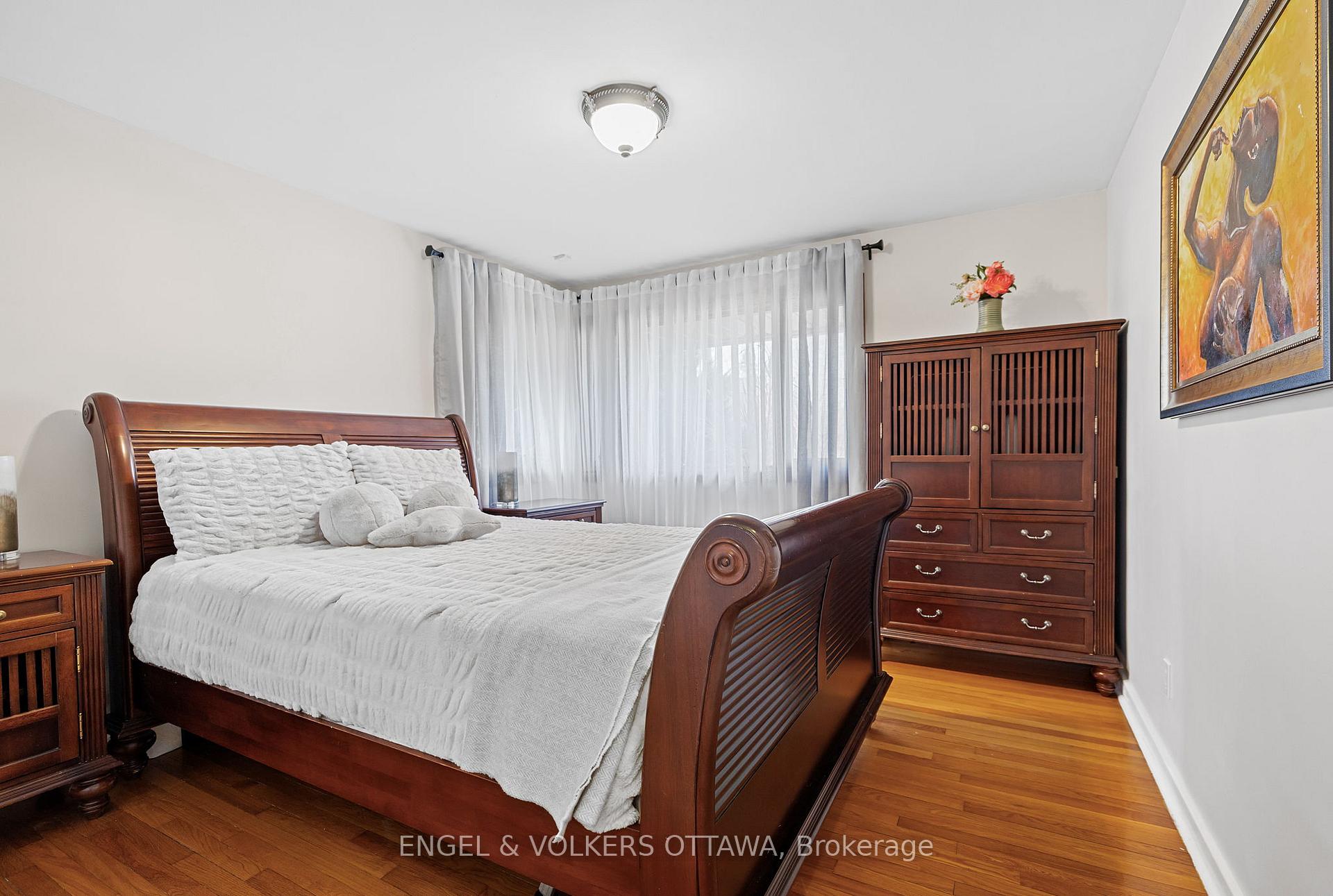 Photo 20 of 2055 Thorne Avenue, Ottawa, Alta Vista/Faircrest Heights — HOMEH