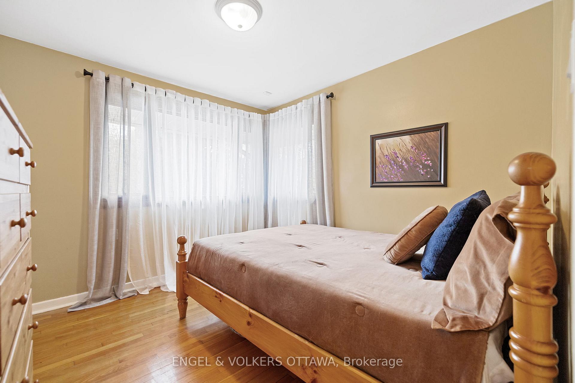 Photo 17 of 2055 Thorne Avenue, Ottawa, Alta Vista/Faircrest Heights — HOMEH