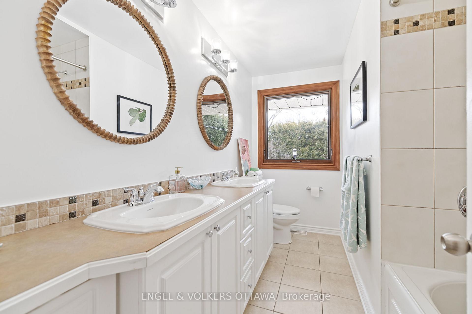 Photo 15 of 2055 Thorne Avenue, Ottawa, Alta Vista/Faircrest Heights — HOMEH