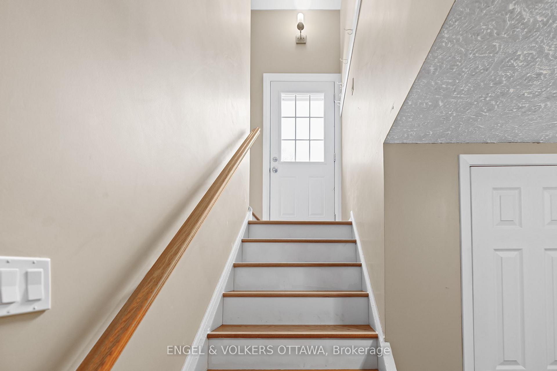 Photo 18 of 2055 Thorne Avenue, Ottawa, Alta Vista/Faircrest Heights — HOMEH