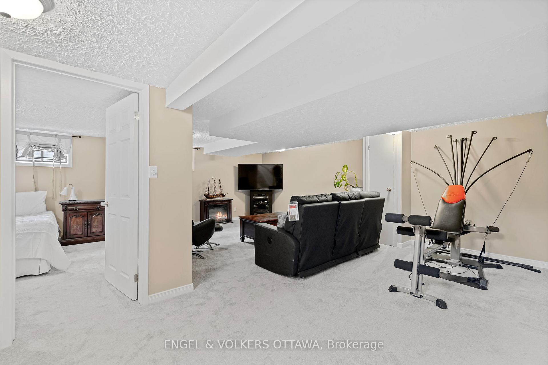 Photo 19 of 2055 Thorne Avenue, Ottawa, Alta Vista/Faircrest Heights — HOMEH