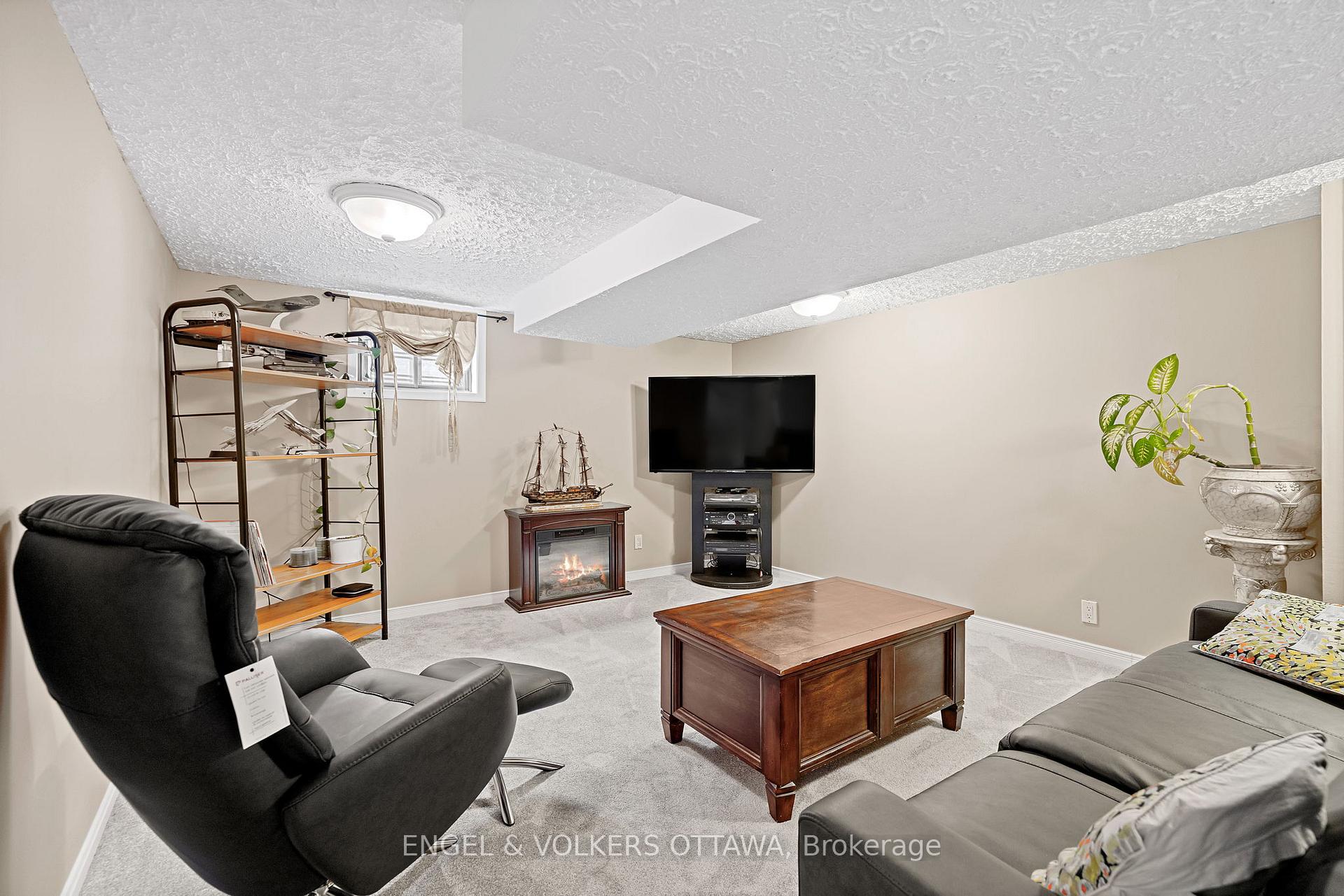 Photo 21 of 2055 Thorne Avenue, Ottawa, Alta Vista/Faircrest Heights — HOMEH