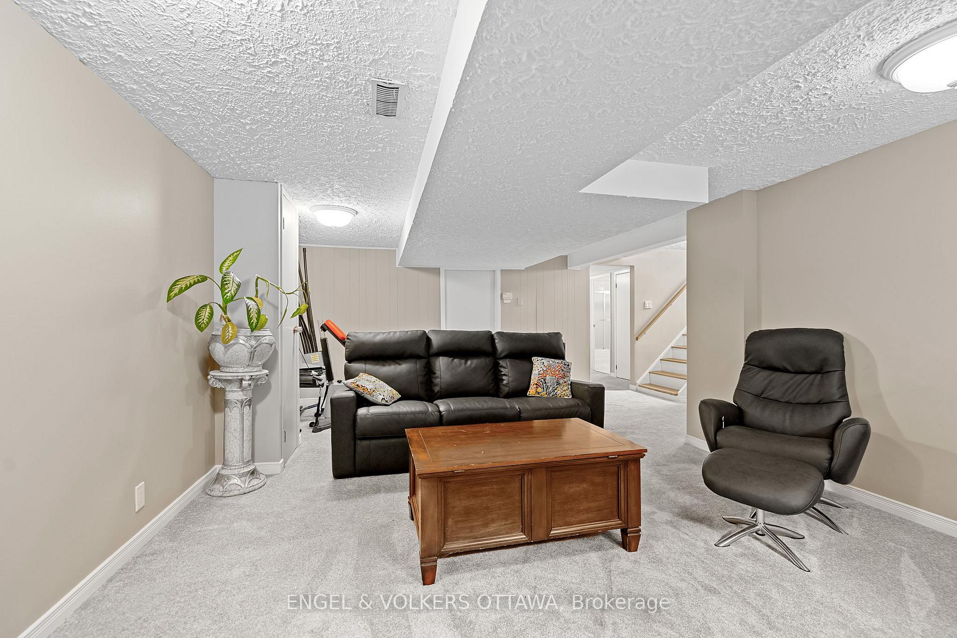 Photo 24 of 2055 Thorne Avenue, Ottawa, Alta Vista/Faircrest Heights — HOMEH