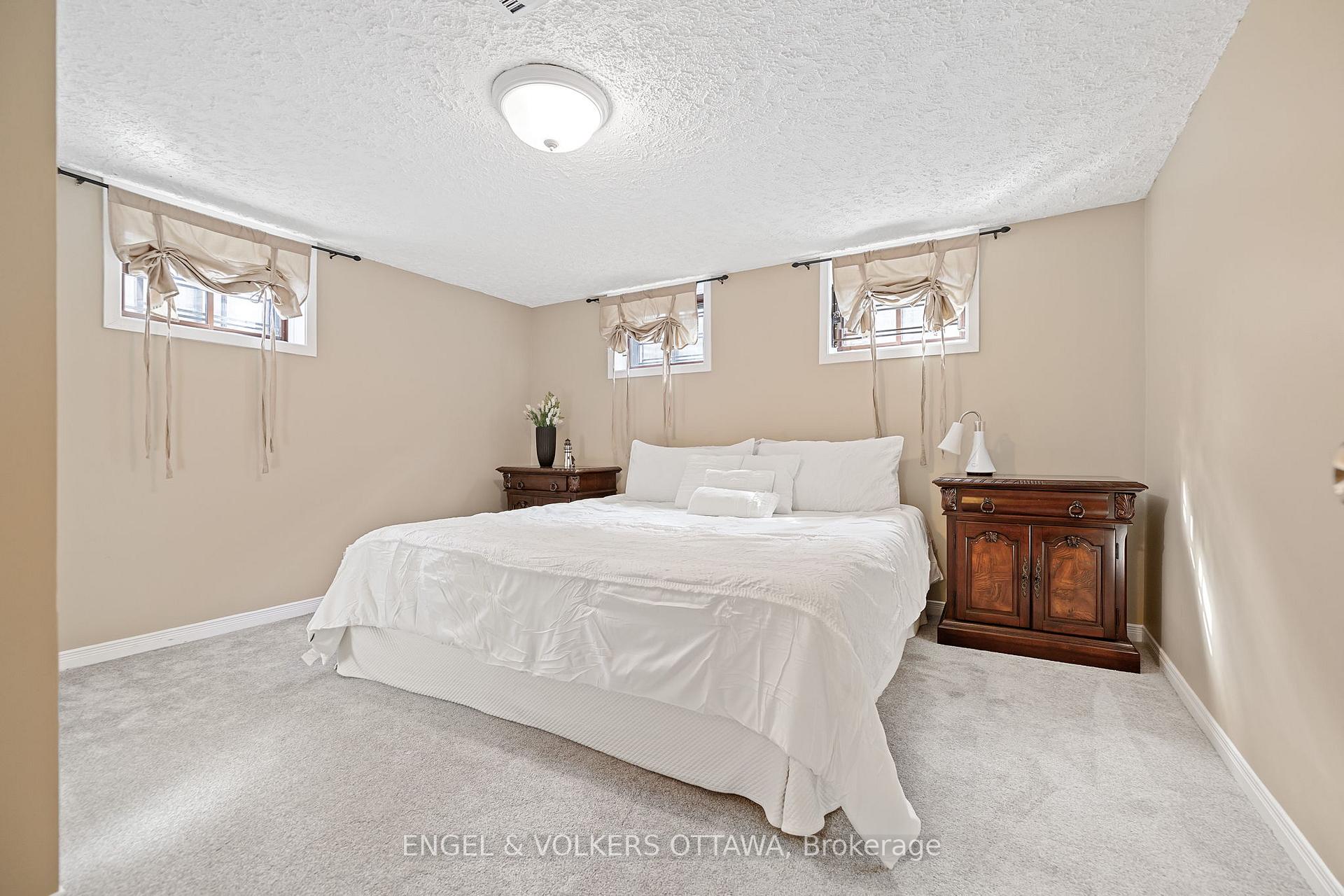 Photo 23 of 2055 Thorne Avenue, Ottawa, Alta Vista/Faircrest Heights — HOMEH