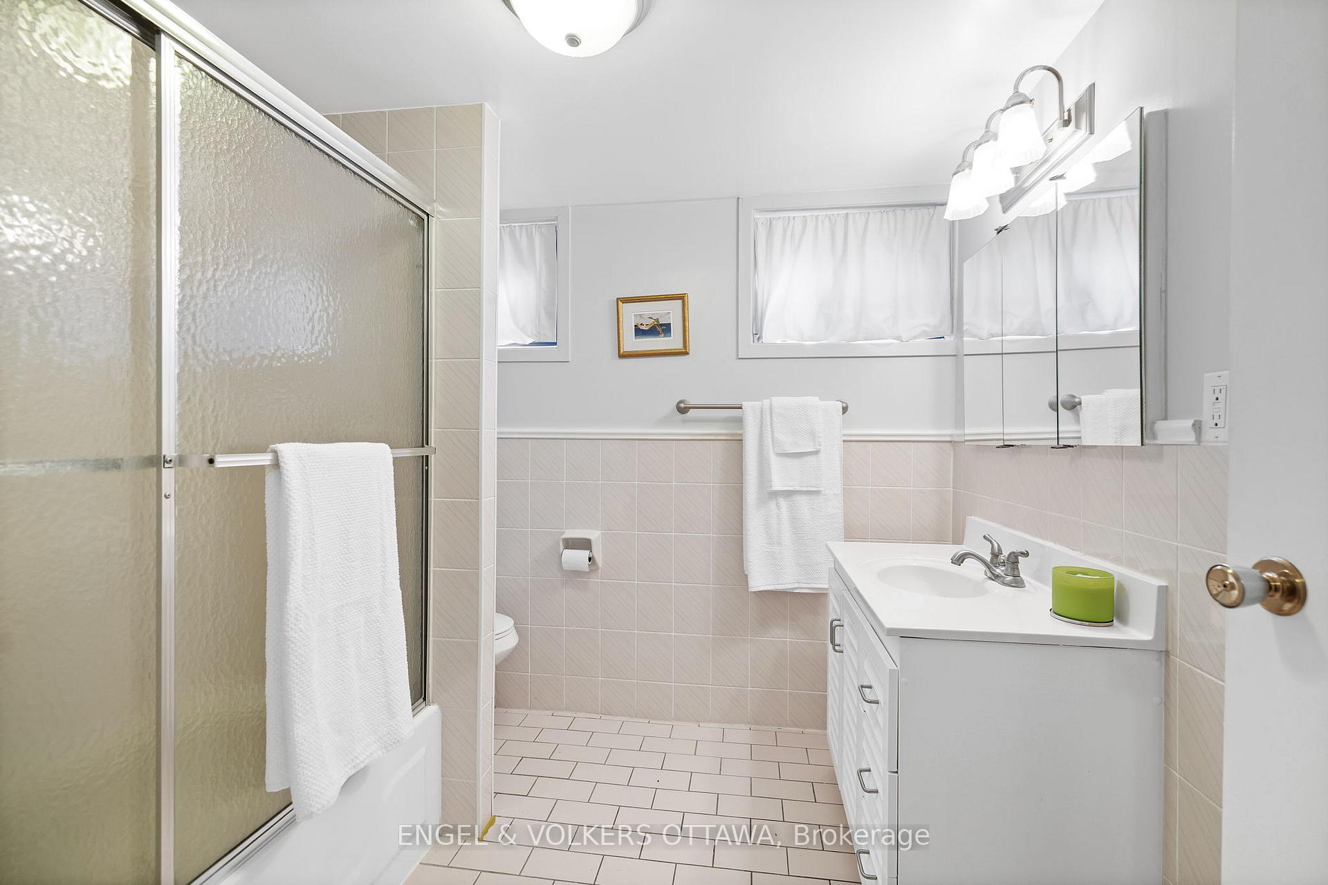 Photo 25 of 2055 Thorne Avenue, Ottawa, Alta Vista/Faircrest Heights — HOMEH