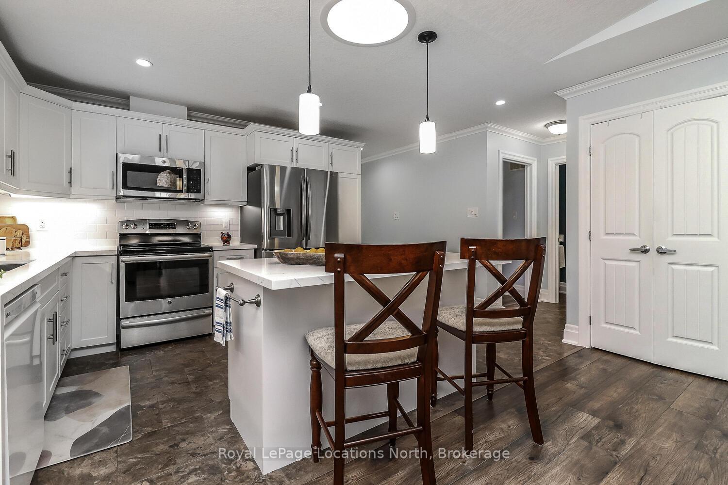 Photo 11 of 56 Garden Grove Crescent, Wasaga Beach — HOMEH