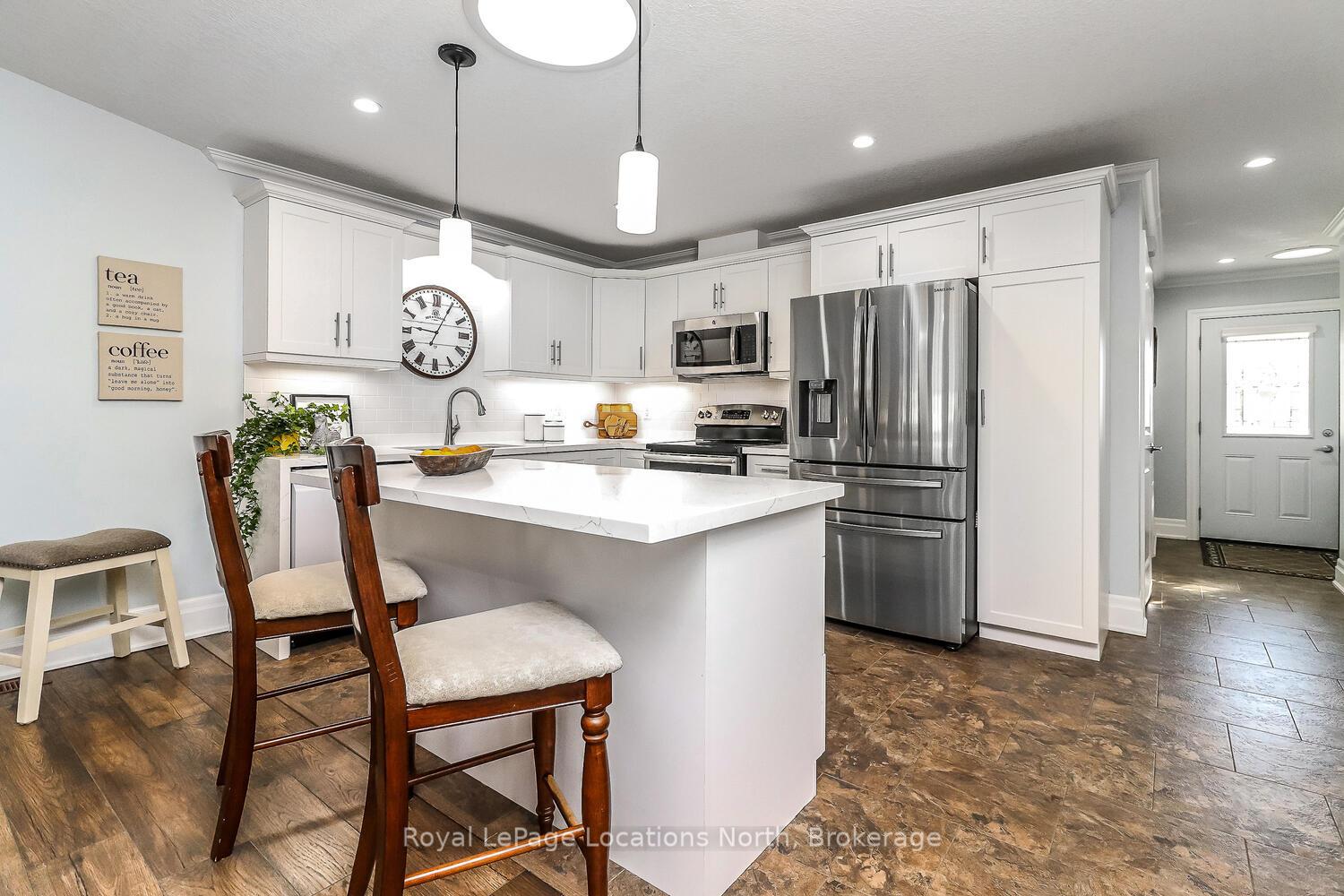Photo 12 of 56 Garden Grove Crescent, Wasaga Beach — HOMEH