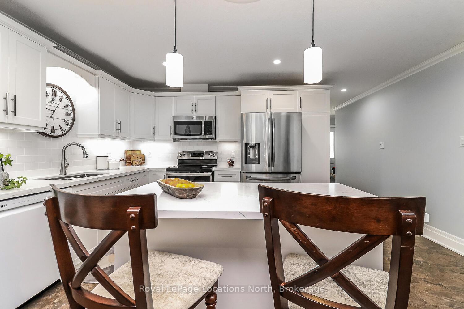 Photo 13 of 56 Garden Grove Crescent, Wasaga Beach — HOMEH