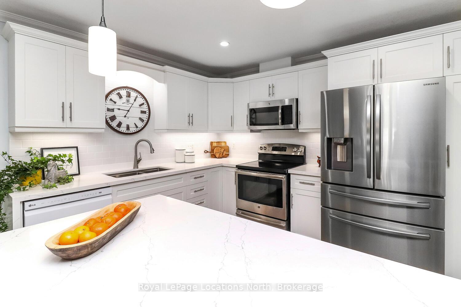 Photo 14 of 56 Garden Grove Crescent, Wasaga Beach — HOMEH
