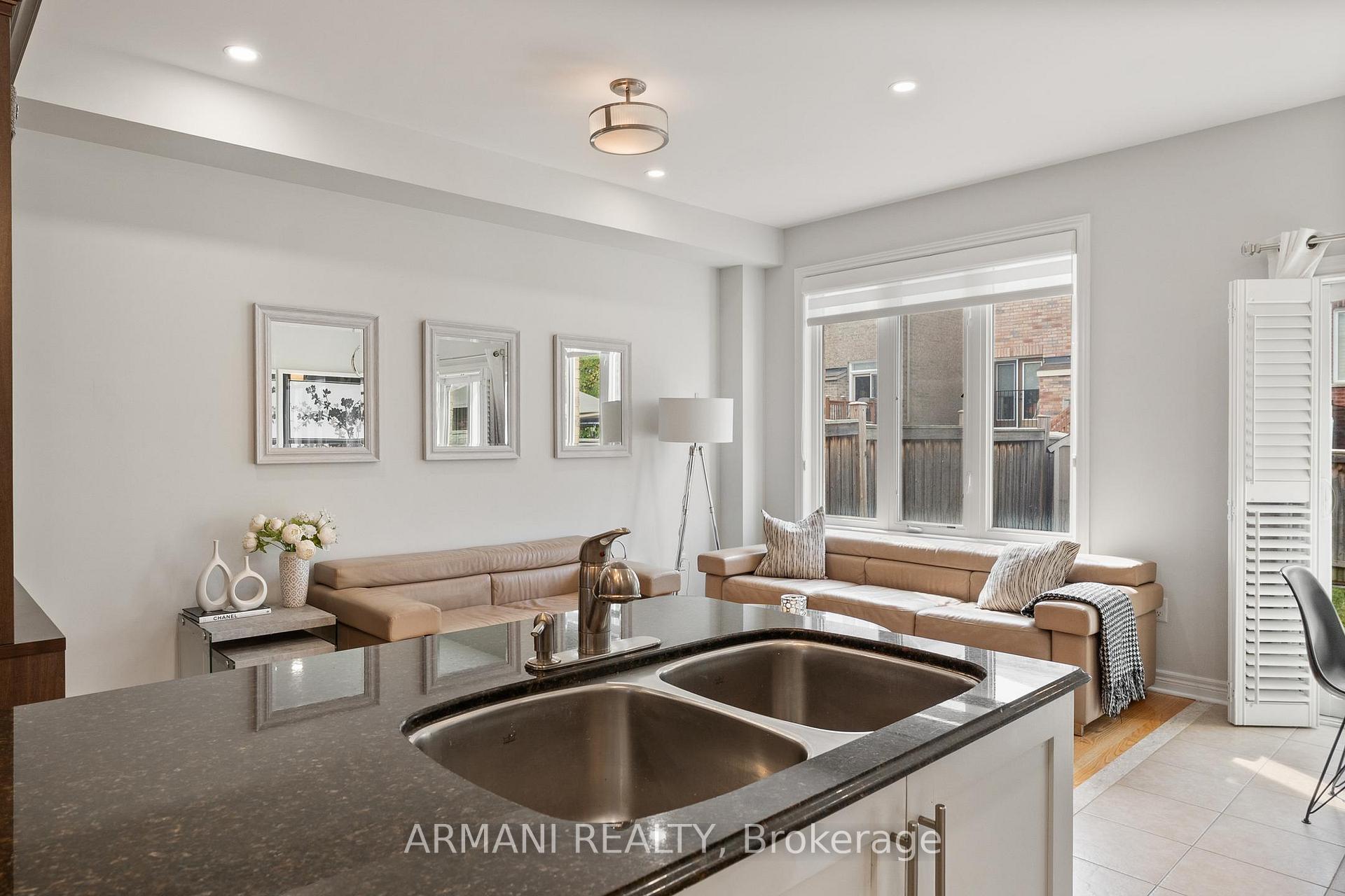 Photo 15 of 44 Alex Black Street, Vaughan, Patterson — HOMEH