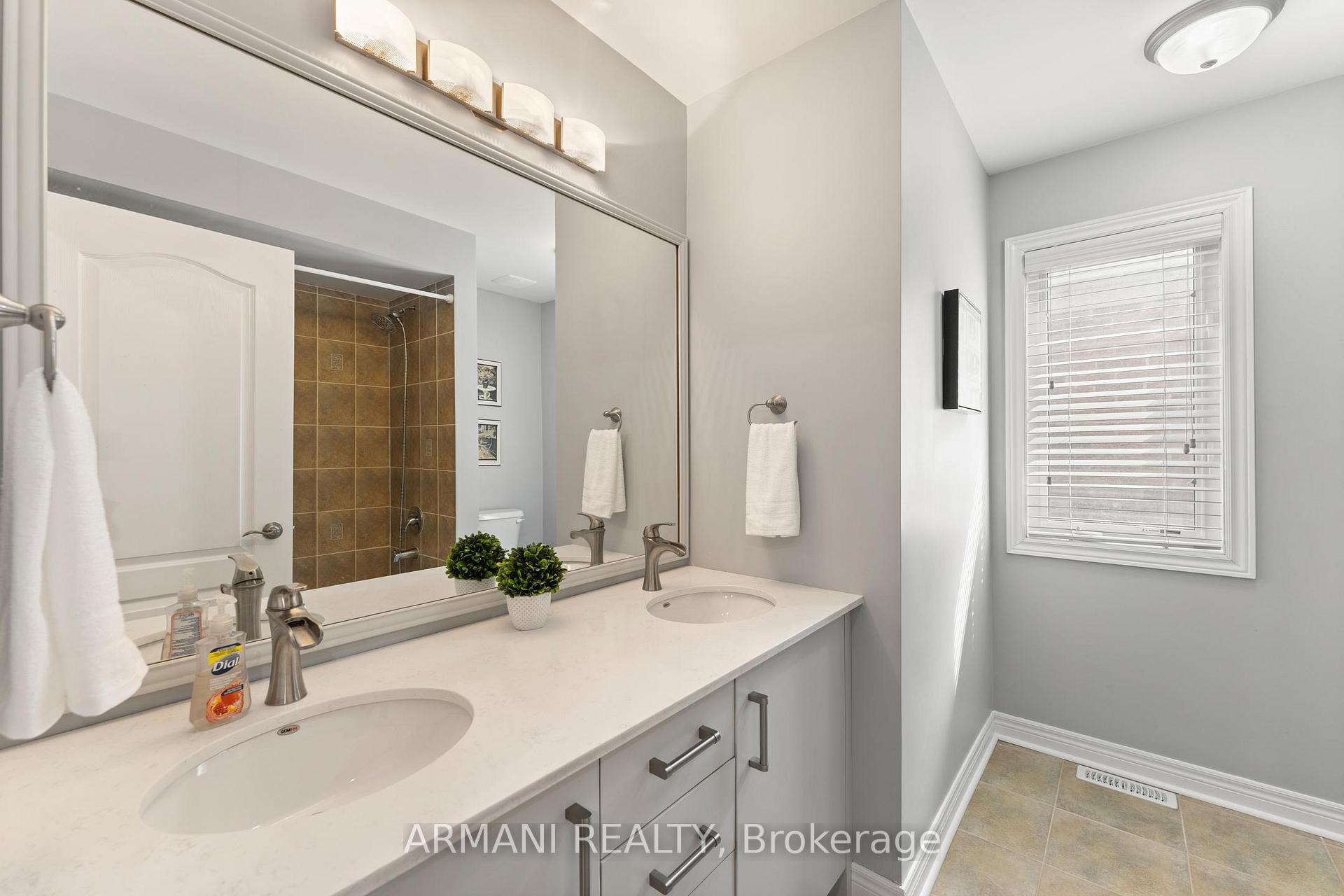 Photo 33 of 44 Alex Black Street, Vaughan, Patterson — HOMEH