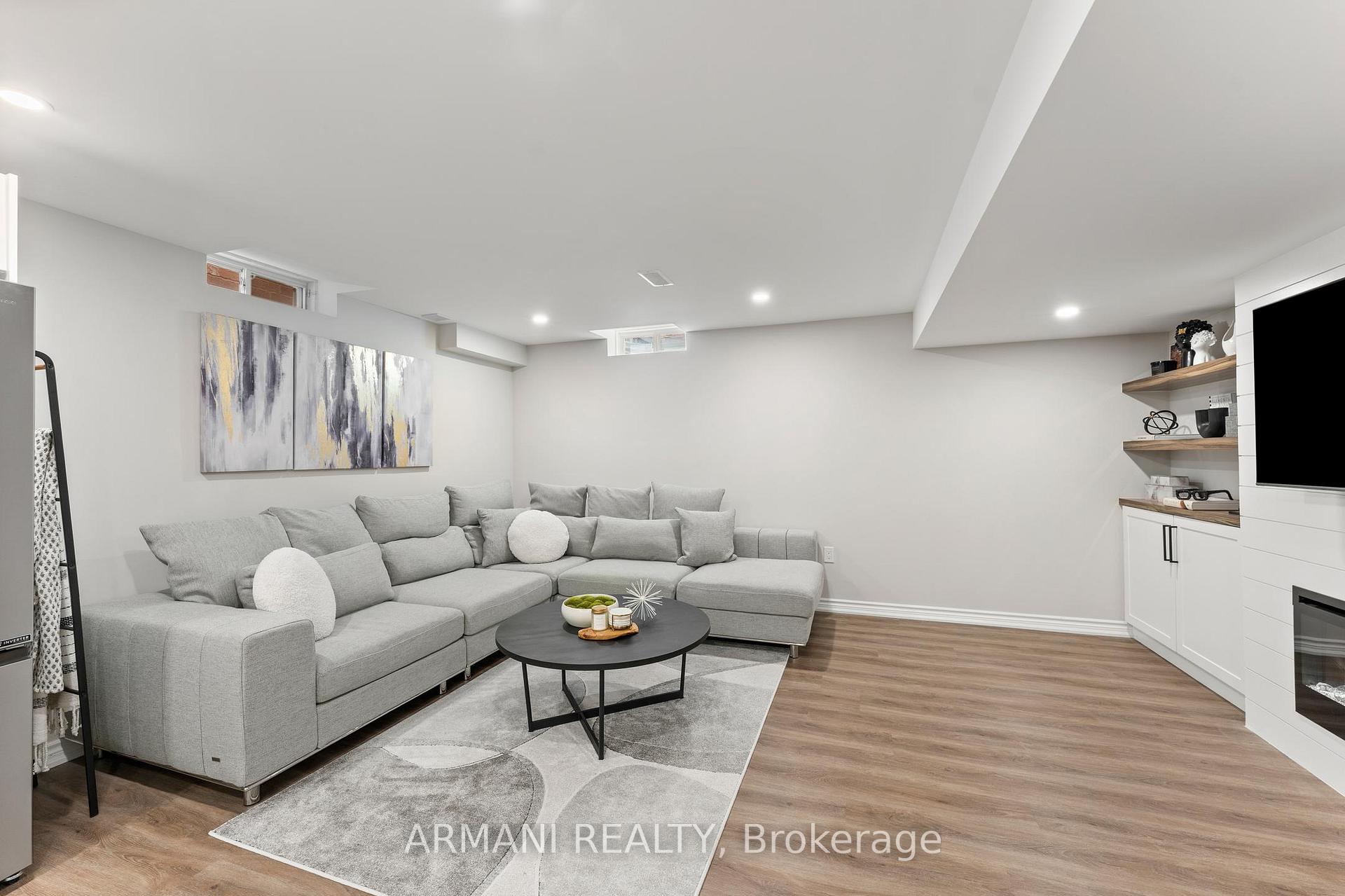 Photo 39 of 44 Alex Black Street, Vaughan, Patterson — HOMEH