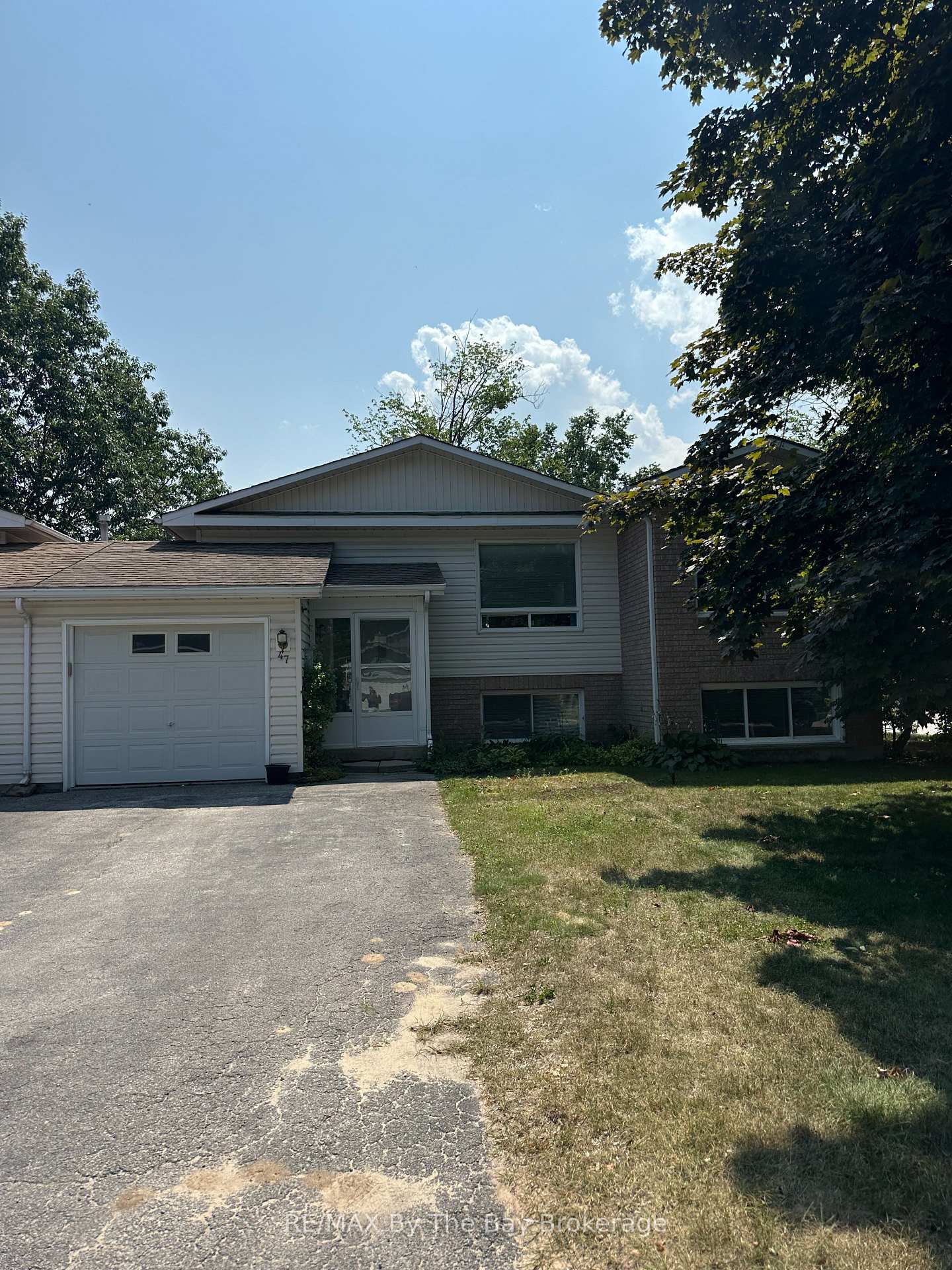 Photo 2 of 47 Dyer Drive, Wasaga Beach — HOMEH