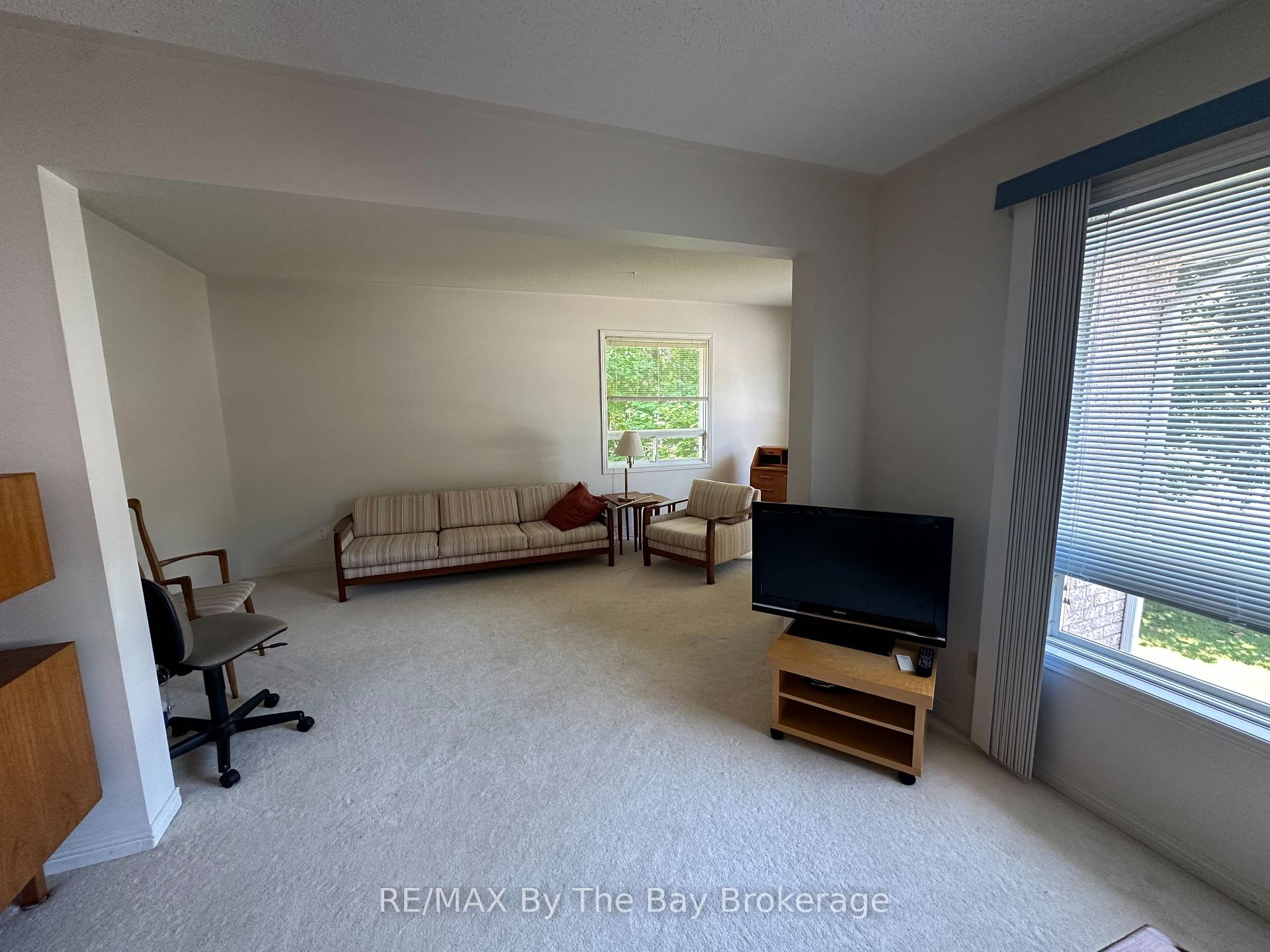 Photo 4 of 47 Dyer Drive, Wasaga Beach — HOMEH