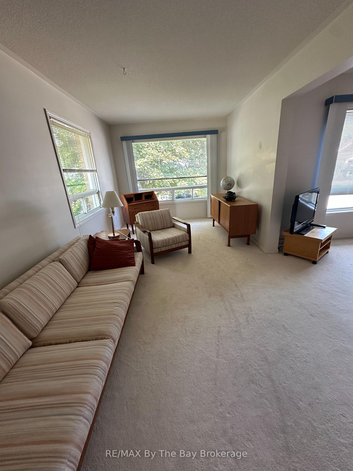 Photo 5 of 47 Dyer Drive, Wasaga Beach — HOMEH