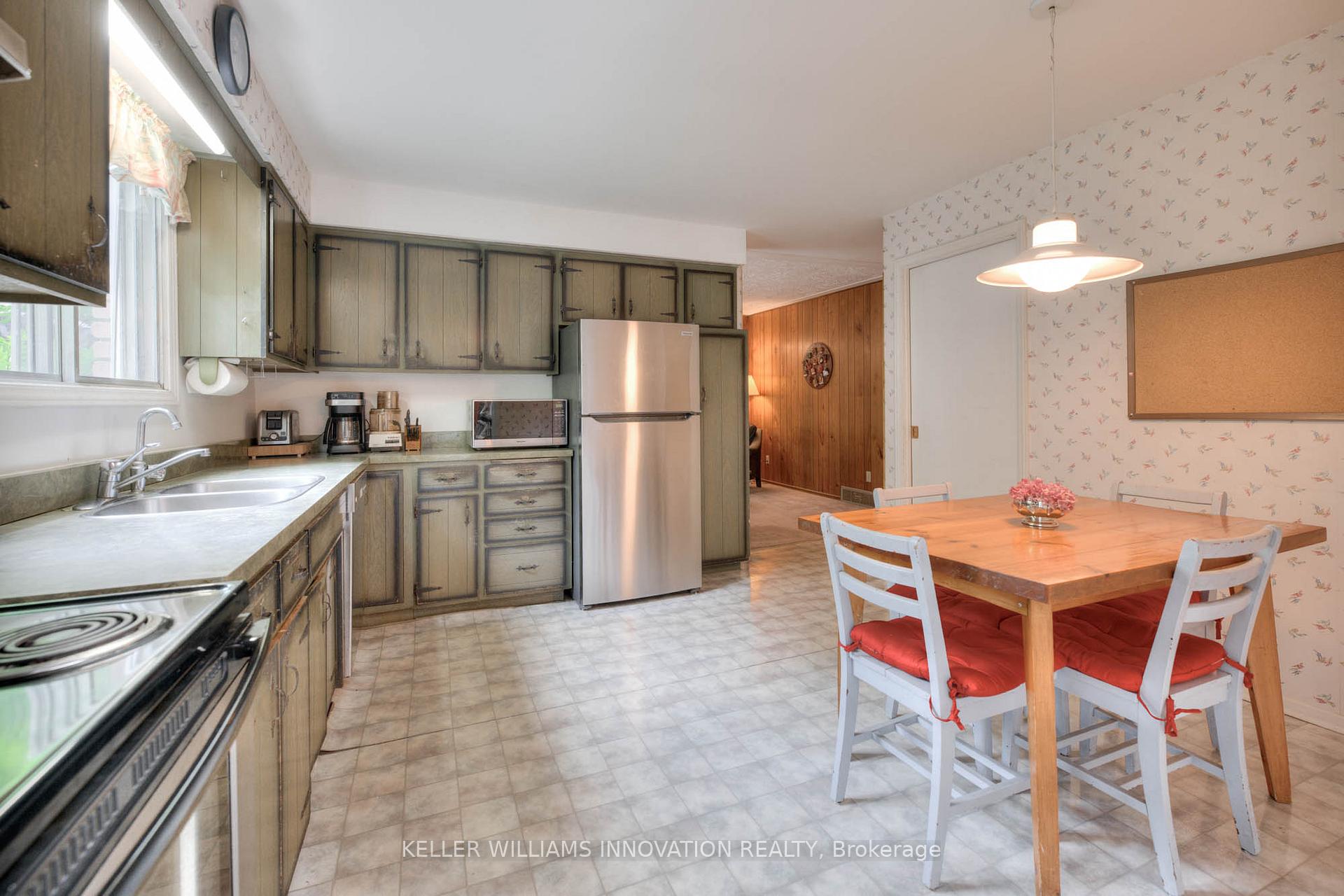 Photo 10 of 361 Coleridge Place, Waterloo — HOMEH