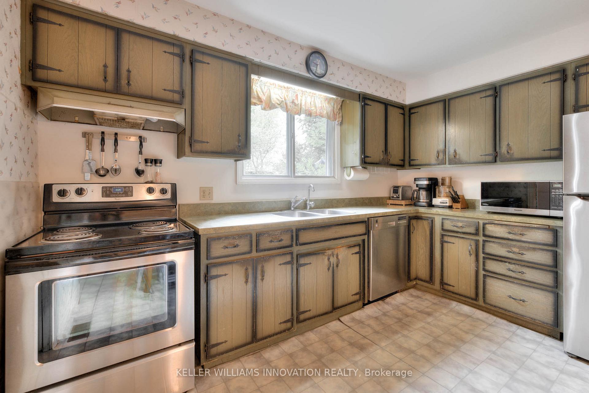 Photo 11 of 361 Coleridge Place, Waterloo — HOMEH