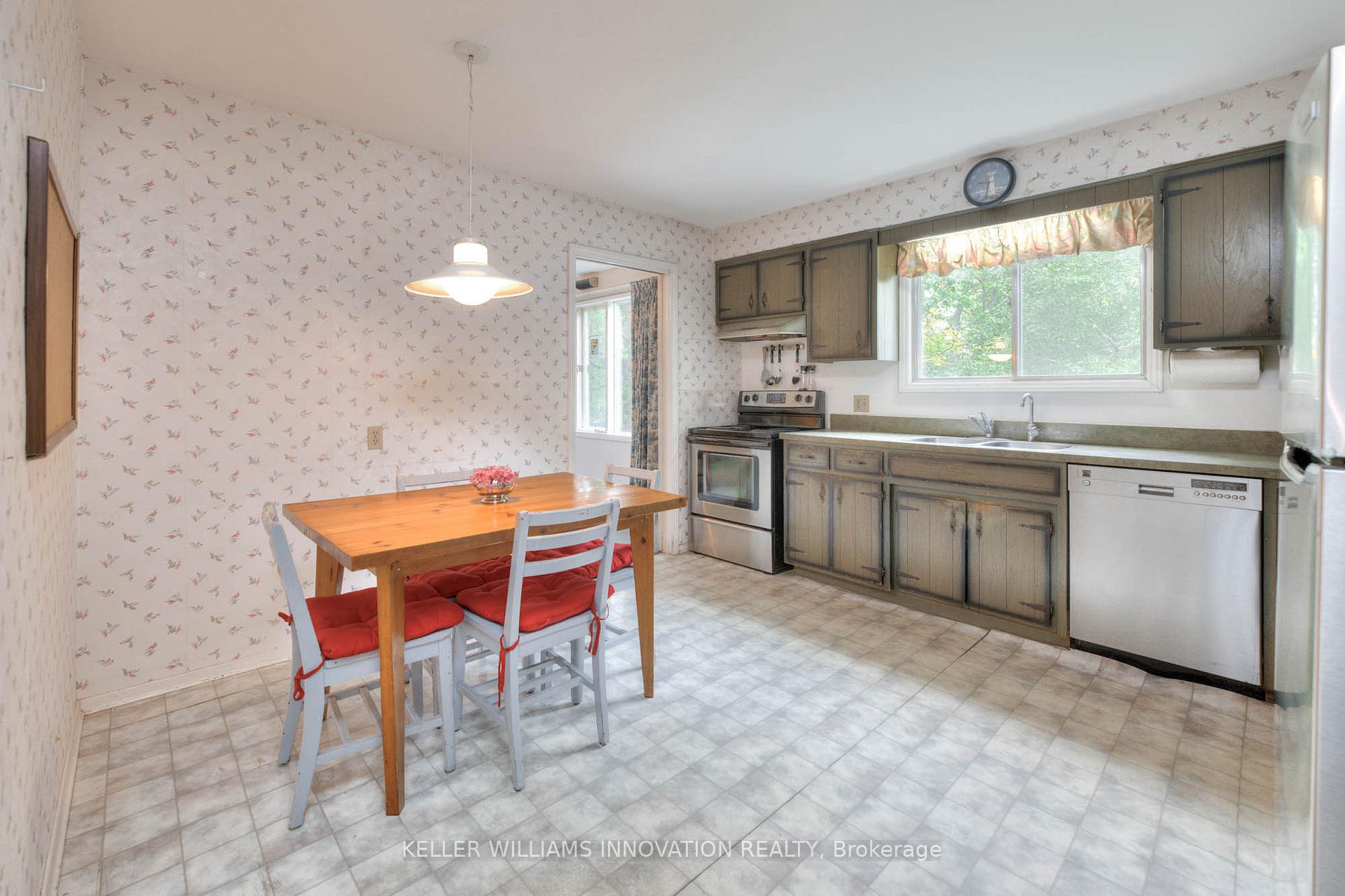 Photo 12 of 361 Coleridge Place, Waterloo — HOMEH