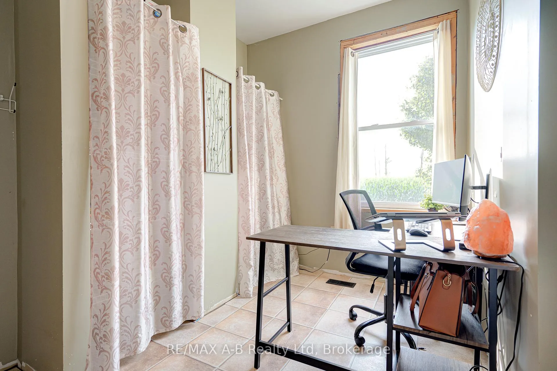 Photo 14 of 6355 Perth Rd 55 Line, West Perth, Logan — HOMEH