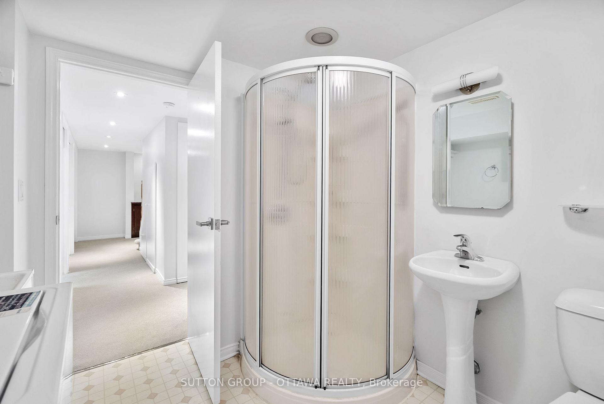 Photo 17 of 494 Pleasant Park Road, Ottawa, Alta Vista/Faircrest Heights — HOMEH