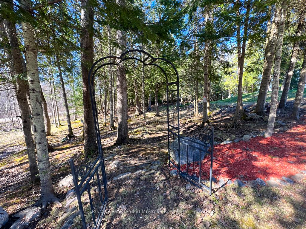 Photo 4 of 471 North Meadowcove Road, Whitestone, Hagerman — HOMEH