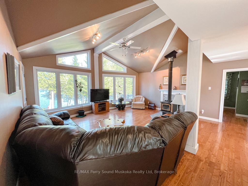 Photo 16 of 471 North Meadowcove Road, Whitestone, Hagerman — HOMEH