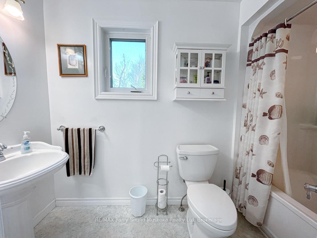 Photo 32 of 471 North Meadowcove Road, Whitestone, Hagerman — HOMEH
