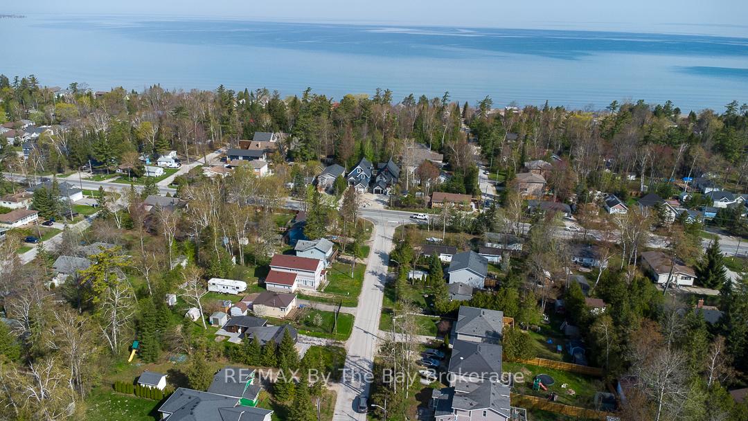 Photo 3 of 28 60th Street S, Wasaga Beach — HOMEH