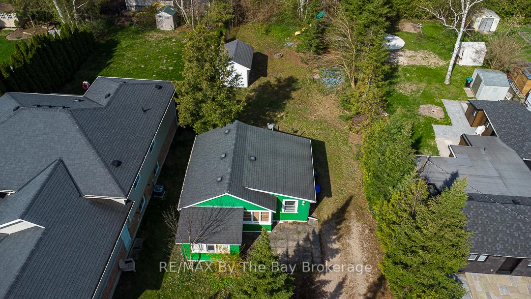 Photo 4 of 28 60th Street S, Wasaga Beach — HOMEH
